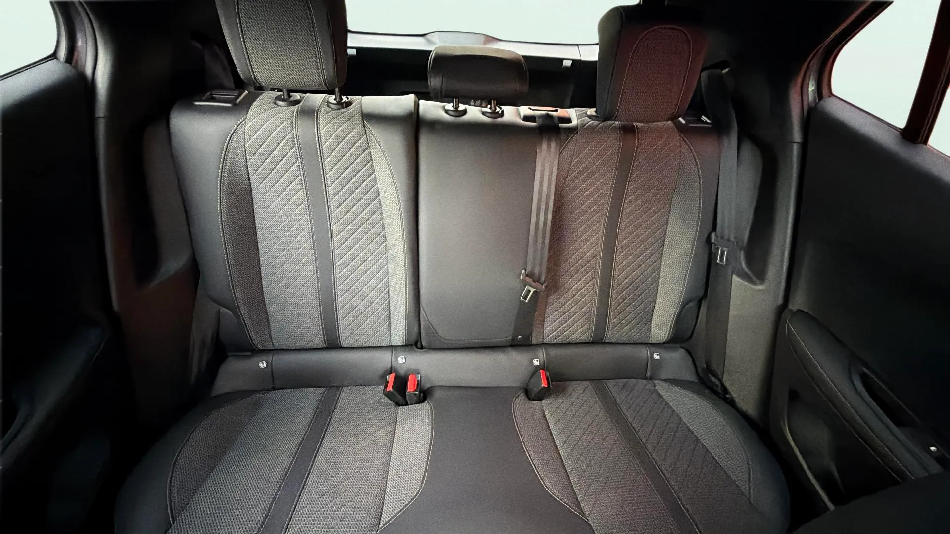 Peugeot 2008 Allure PureTech 130 EAT8 - foto 15
