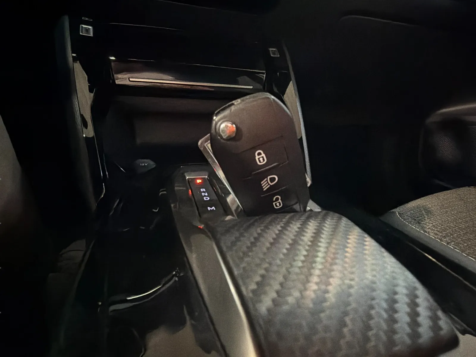 Peugeot 2008 Allure PureTech 130 EAT8 - foto 15