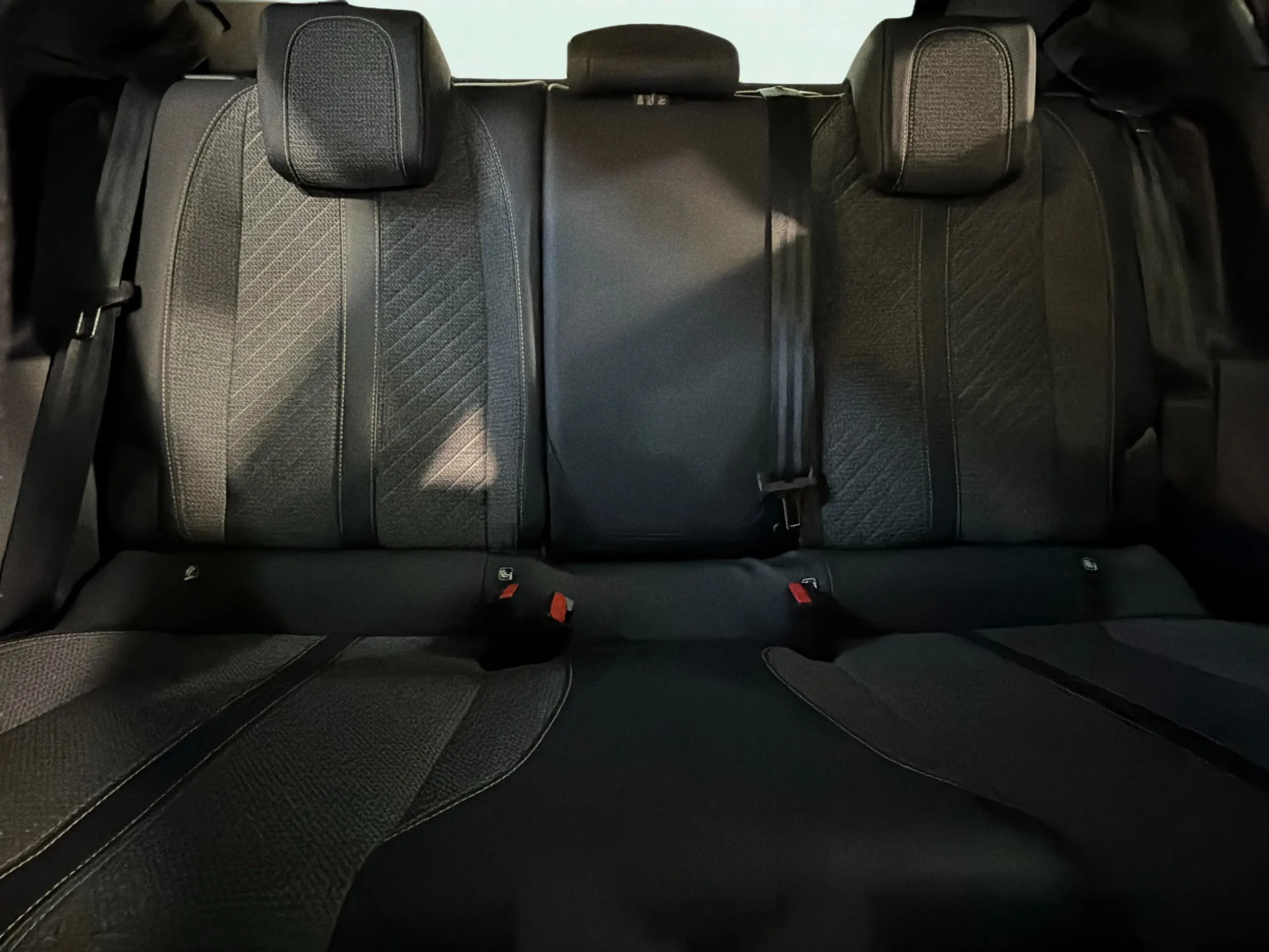 Peugeot 2008 Allure PureTech 130 EAT8 - foto 18