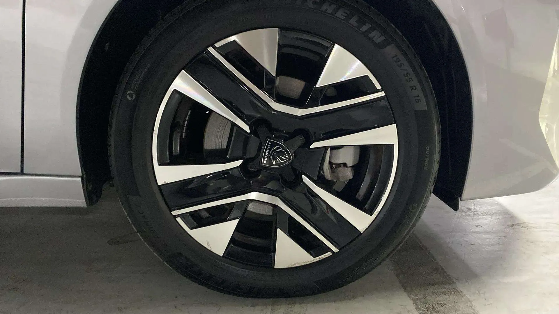 Peugeot 208 Allure Gasolina 100 - foto 31