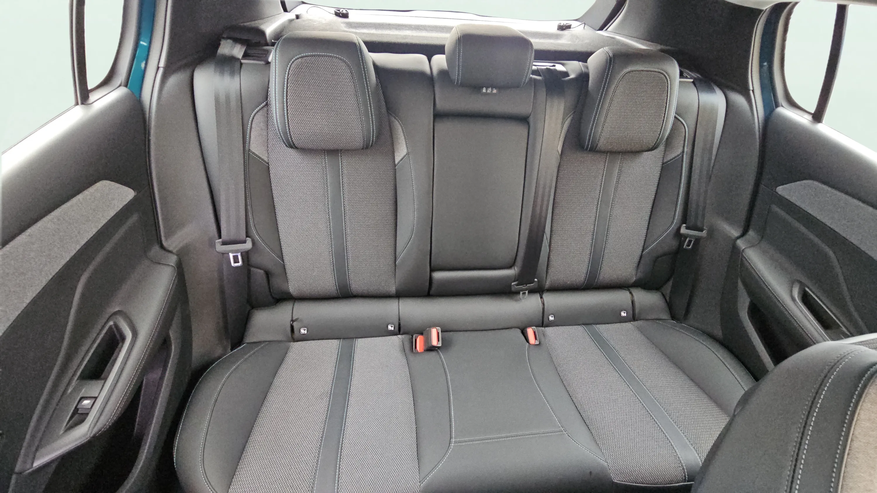 Peugeot 308 Allure PureTech 130 - foto 19