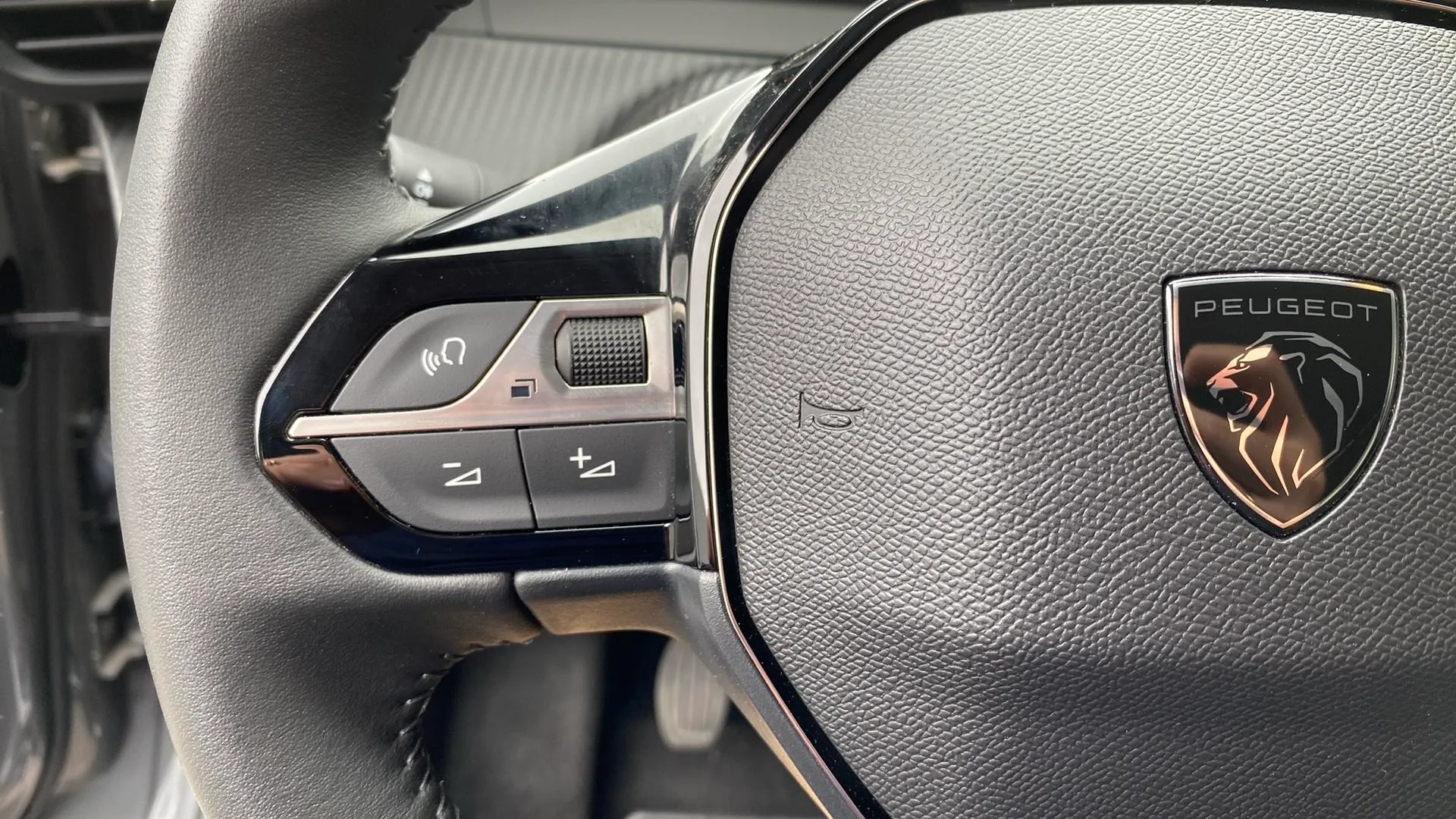 Peugeot 208 Allure Gasolina 100 - foto 36