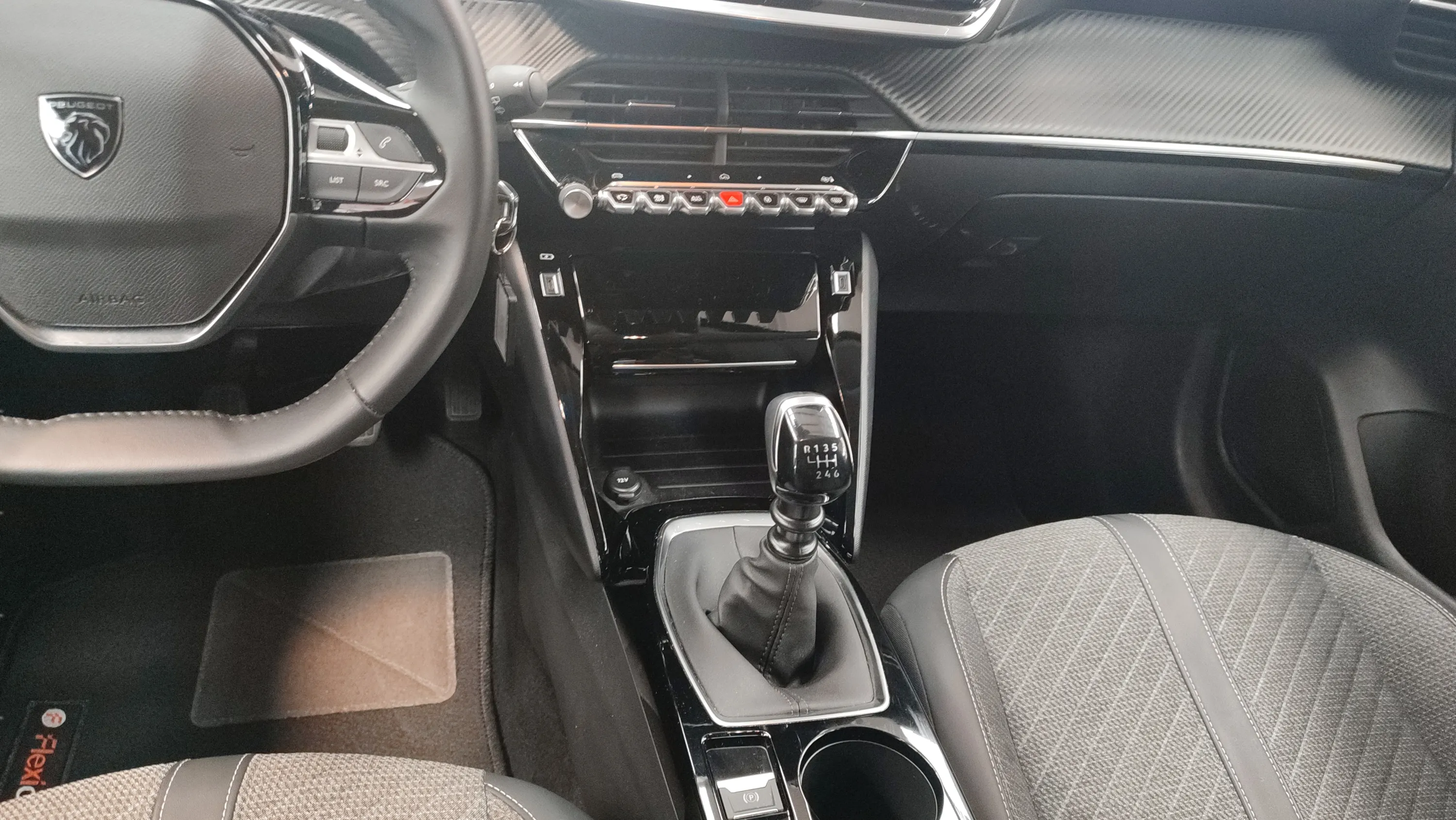 Peugeot 208 Allure Gasolina 100 - foto 15