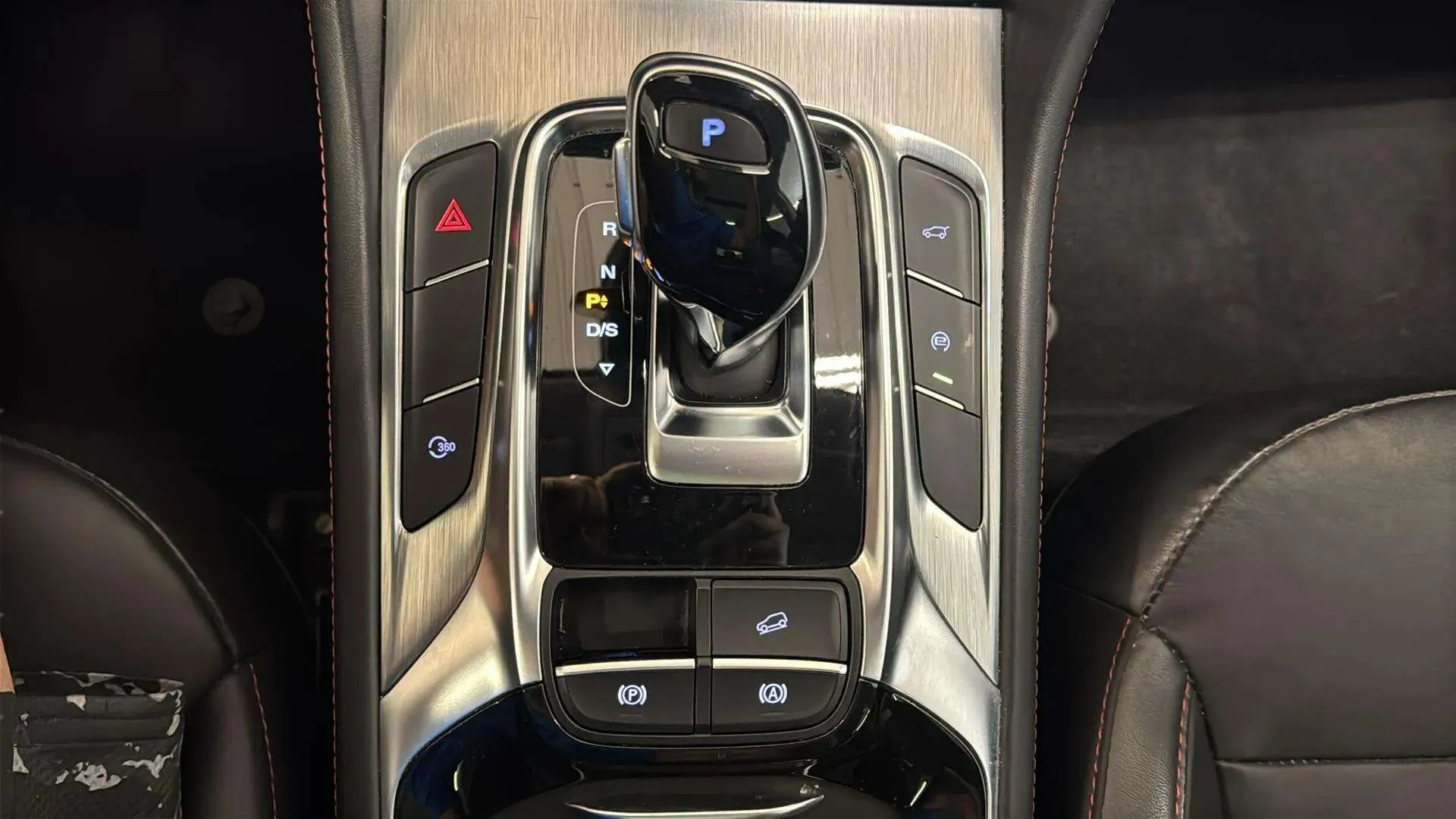 MG HS 1.5 Turbo GDI Luxury DCT - foto 16