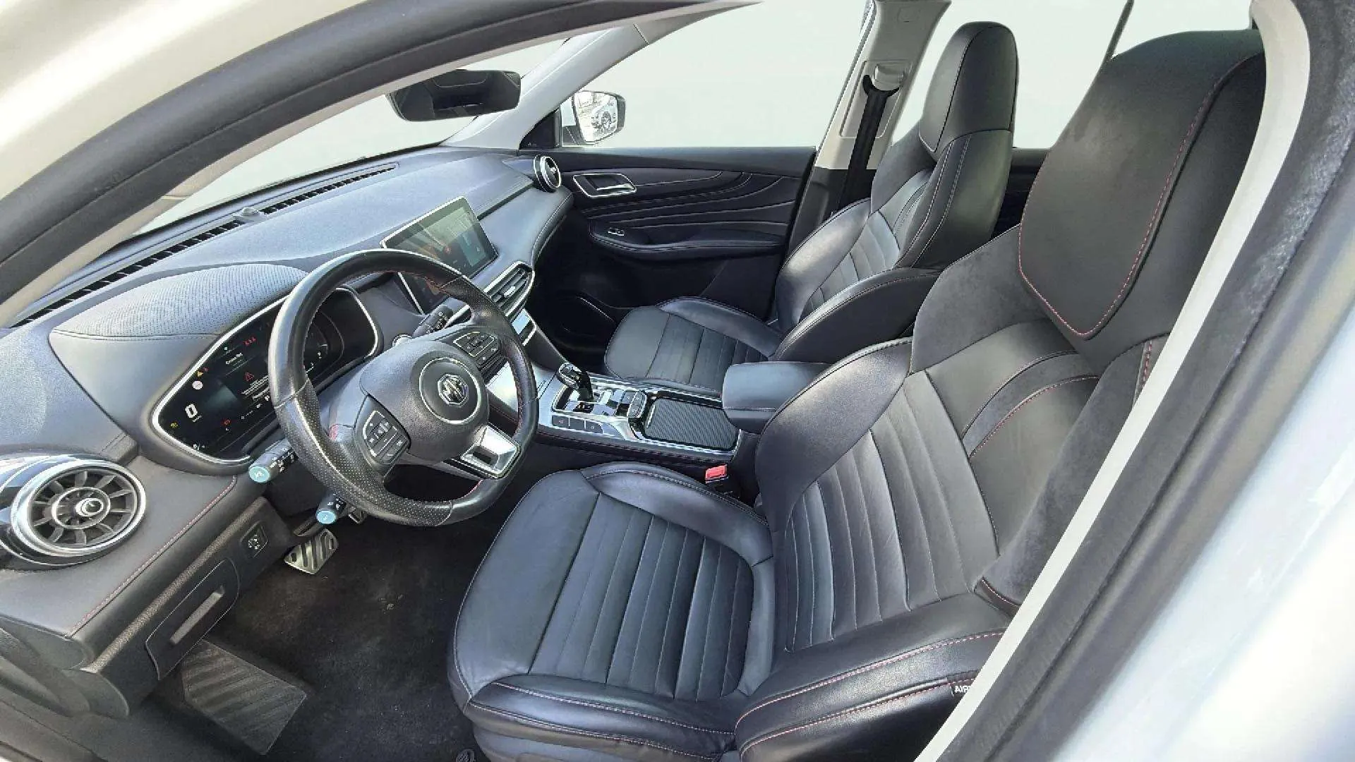 MG HS 1.5 Turbo GDI Luxury DCT - foto 9