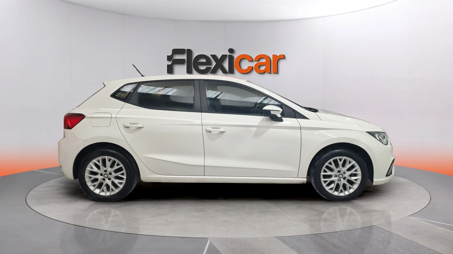 SEAT Ibiza 1.6 TDI Reference Business - foto 3