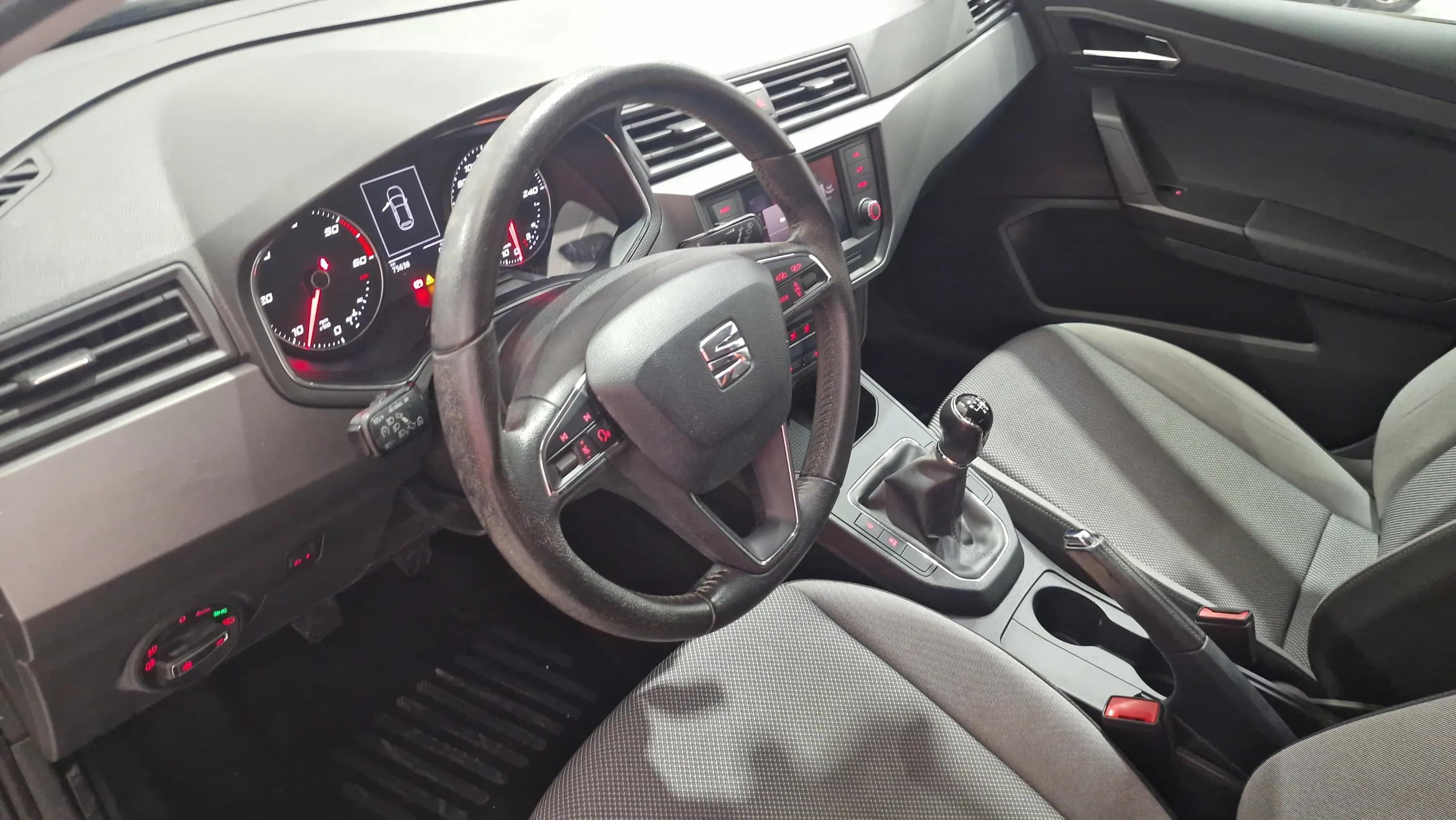 SEAT Ibiza 1.6 TDI Reference Business - foto 12