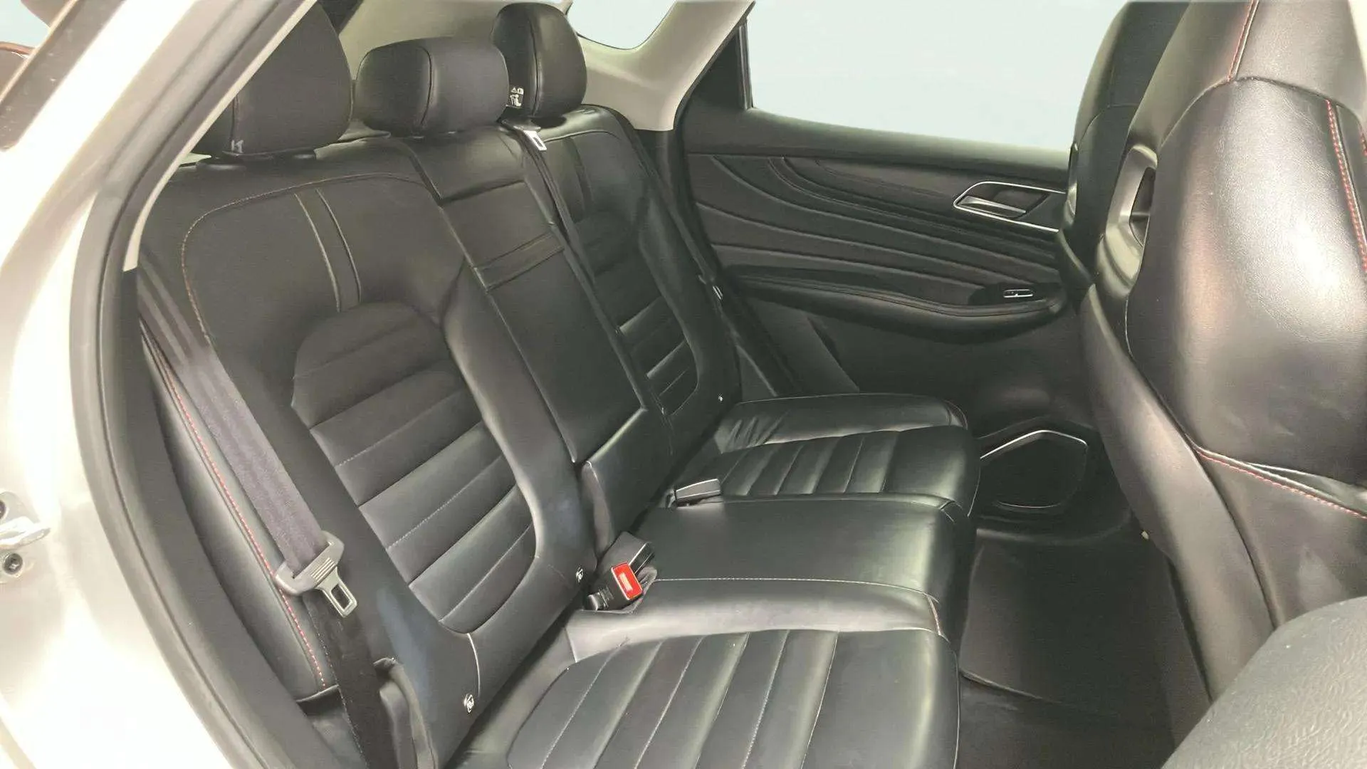MG HS 1.5 Turbo GDI Luxury DCT - foto 13