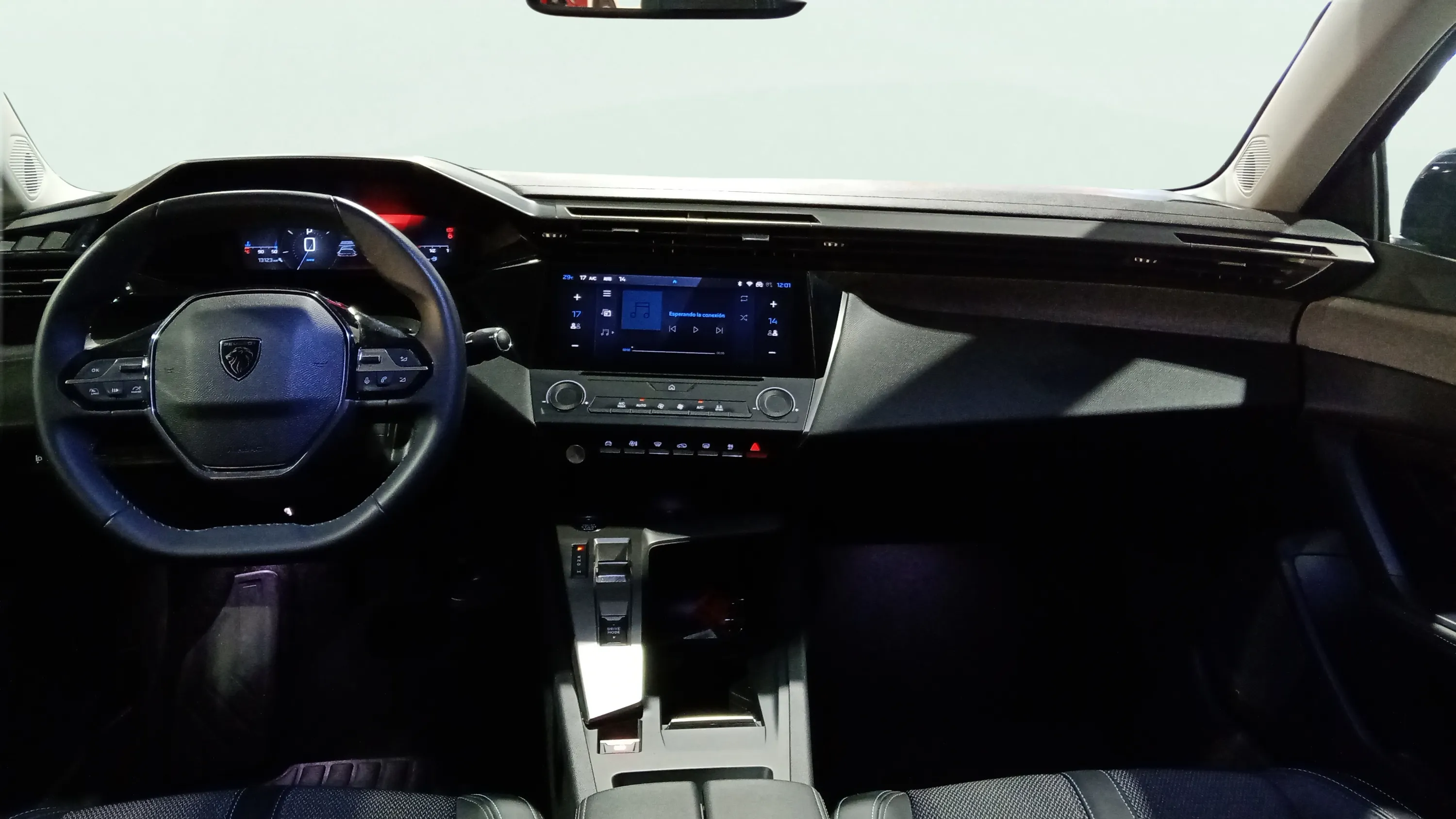 Peugeot 408 Allure Hybrid 136 eDCS6 - foto 9