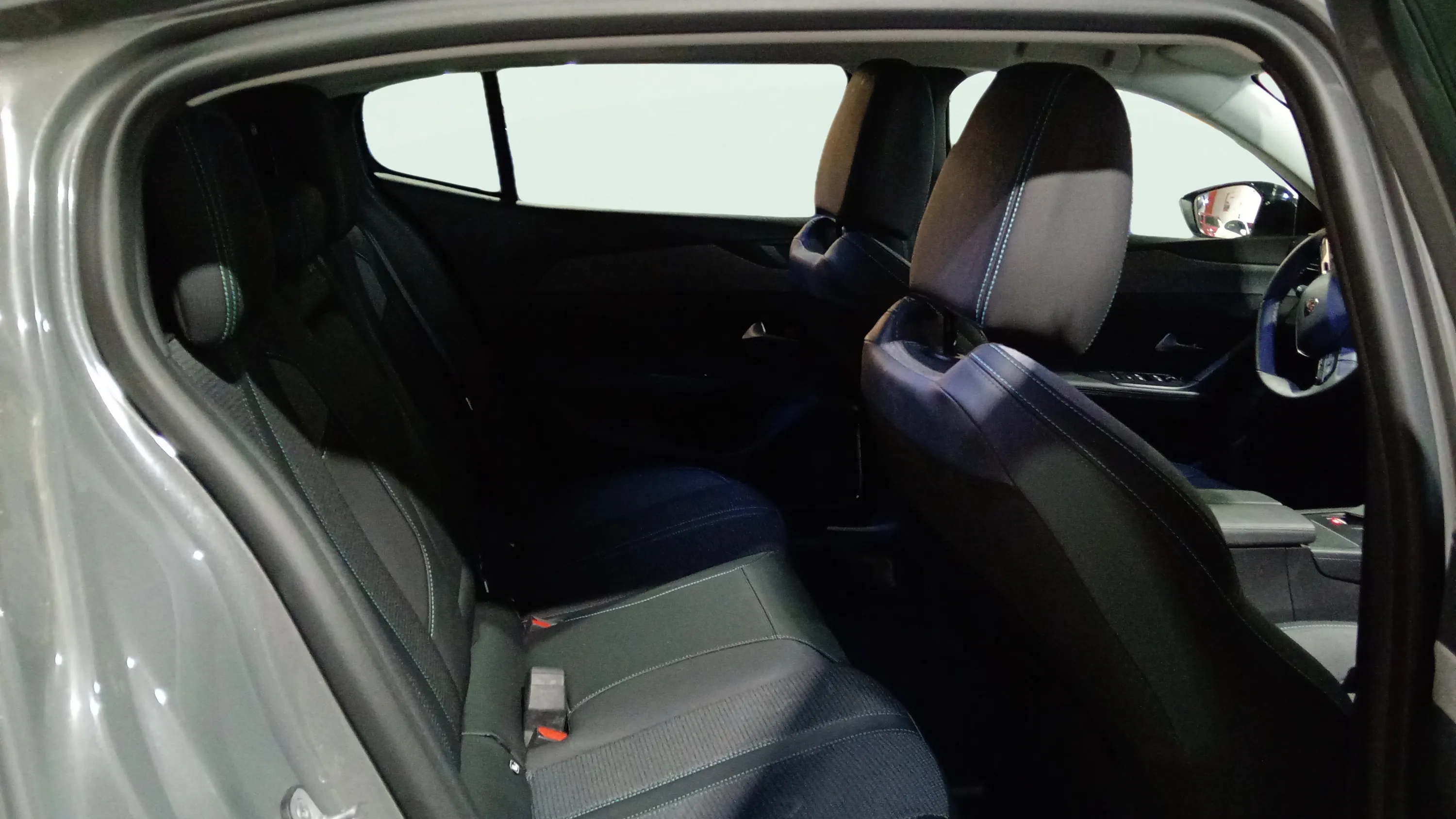 Peugeot 408 Allure Hybrid 136 eDCS6 - foto 15