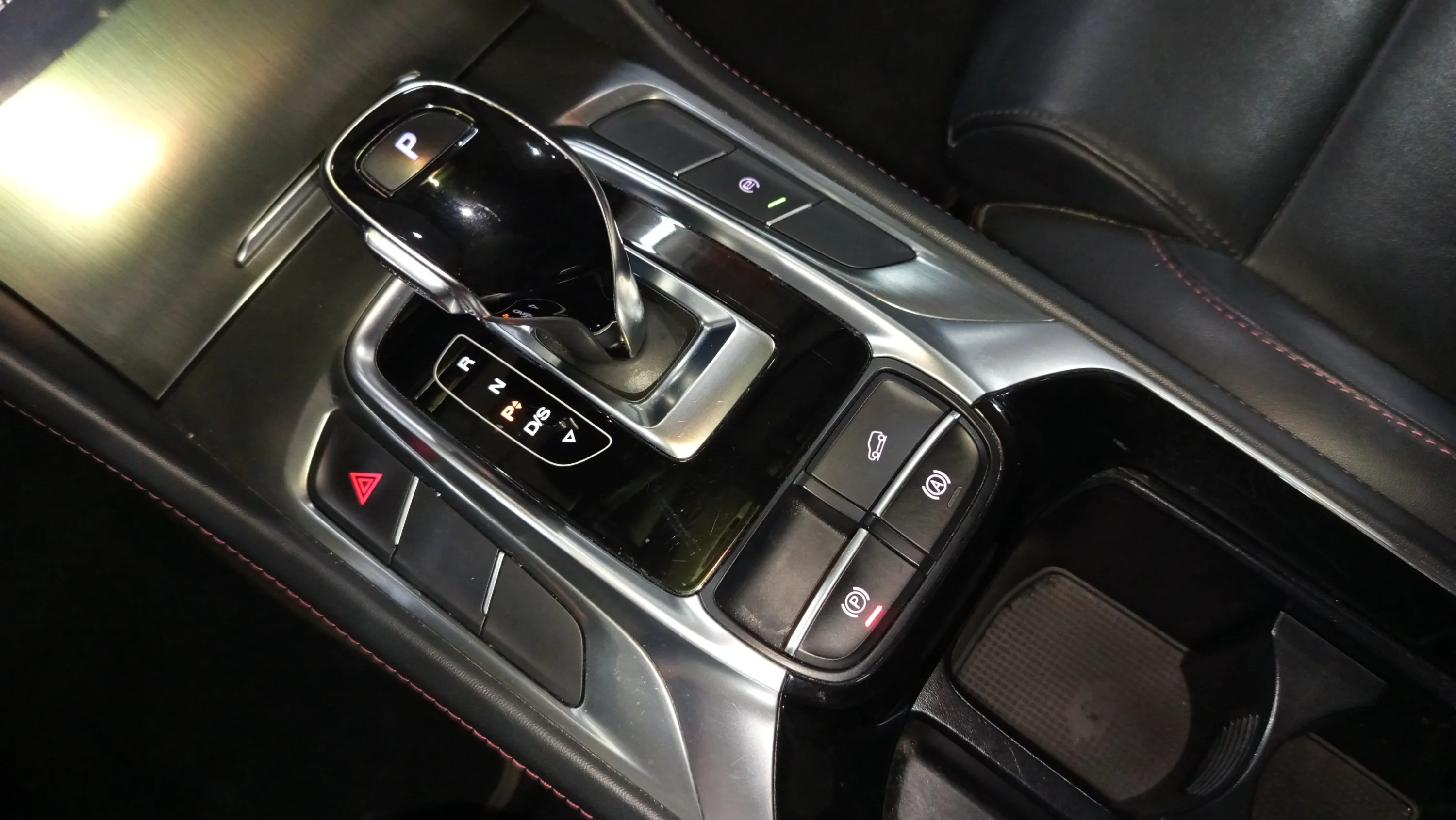 MG HS 1.5 Turbo GDI Luxury DCT - foto 20