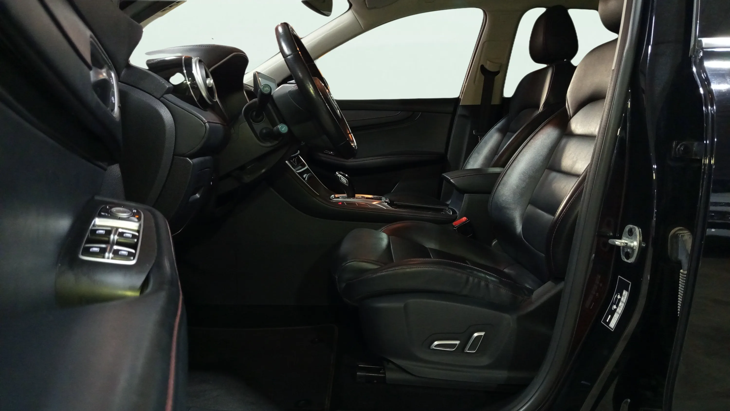 MG HS 1.5 Turbo GDI Luxury DCT - foto 25