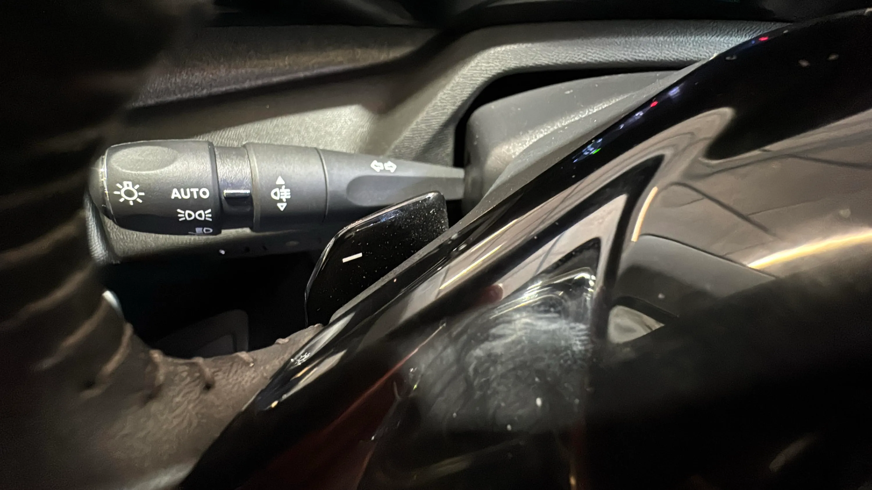 Peugeot 408 Allure Hybrid 136 eDCS6 - foto 25
