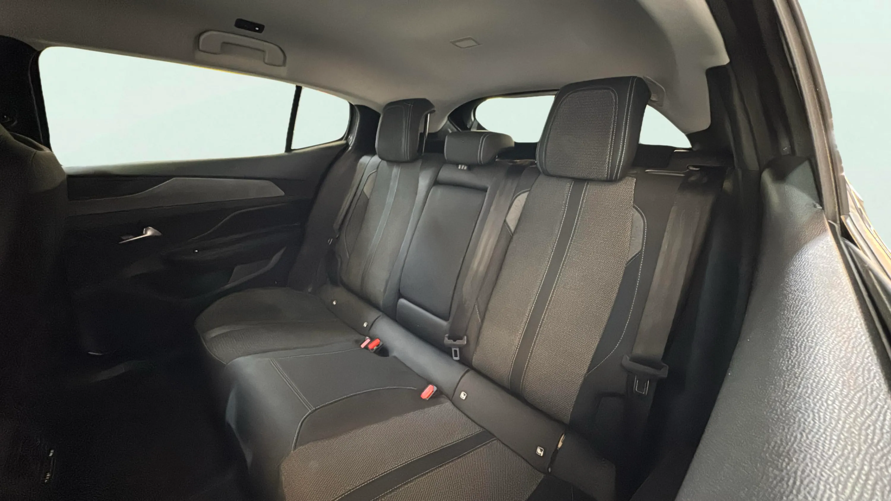 Peugeot 408 Allure Hybrid 136 eDCS6 - foto 14