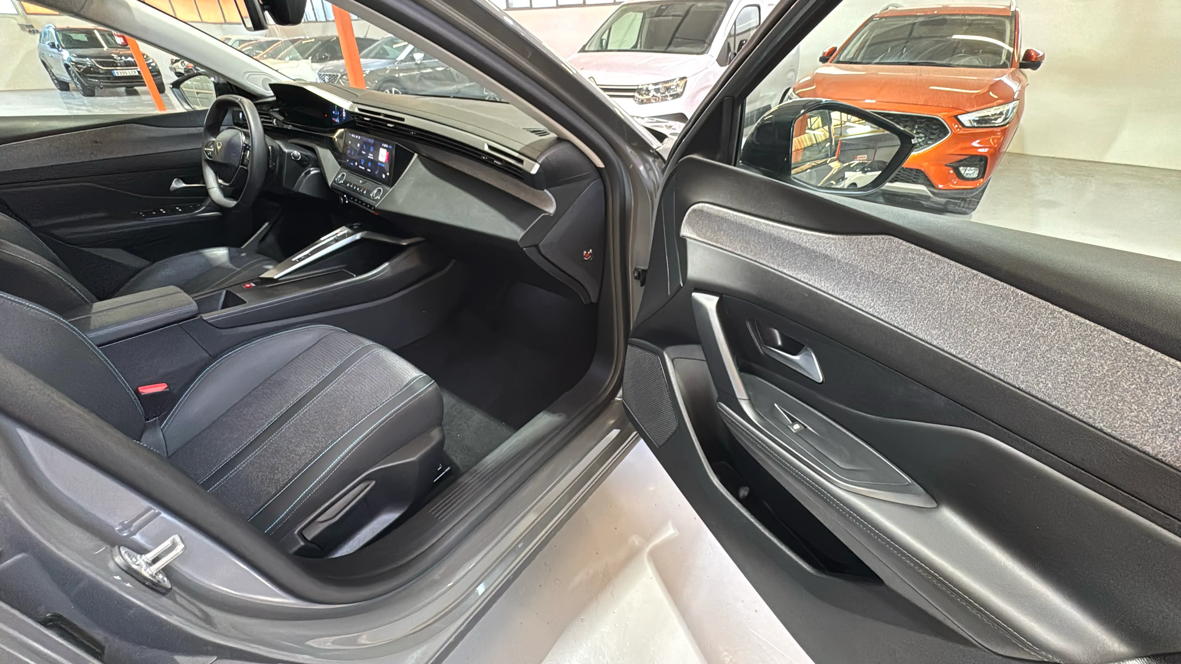 Peugeot 408 Allure Hybrid 136 eDCS6 - foto 28