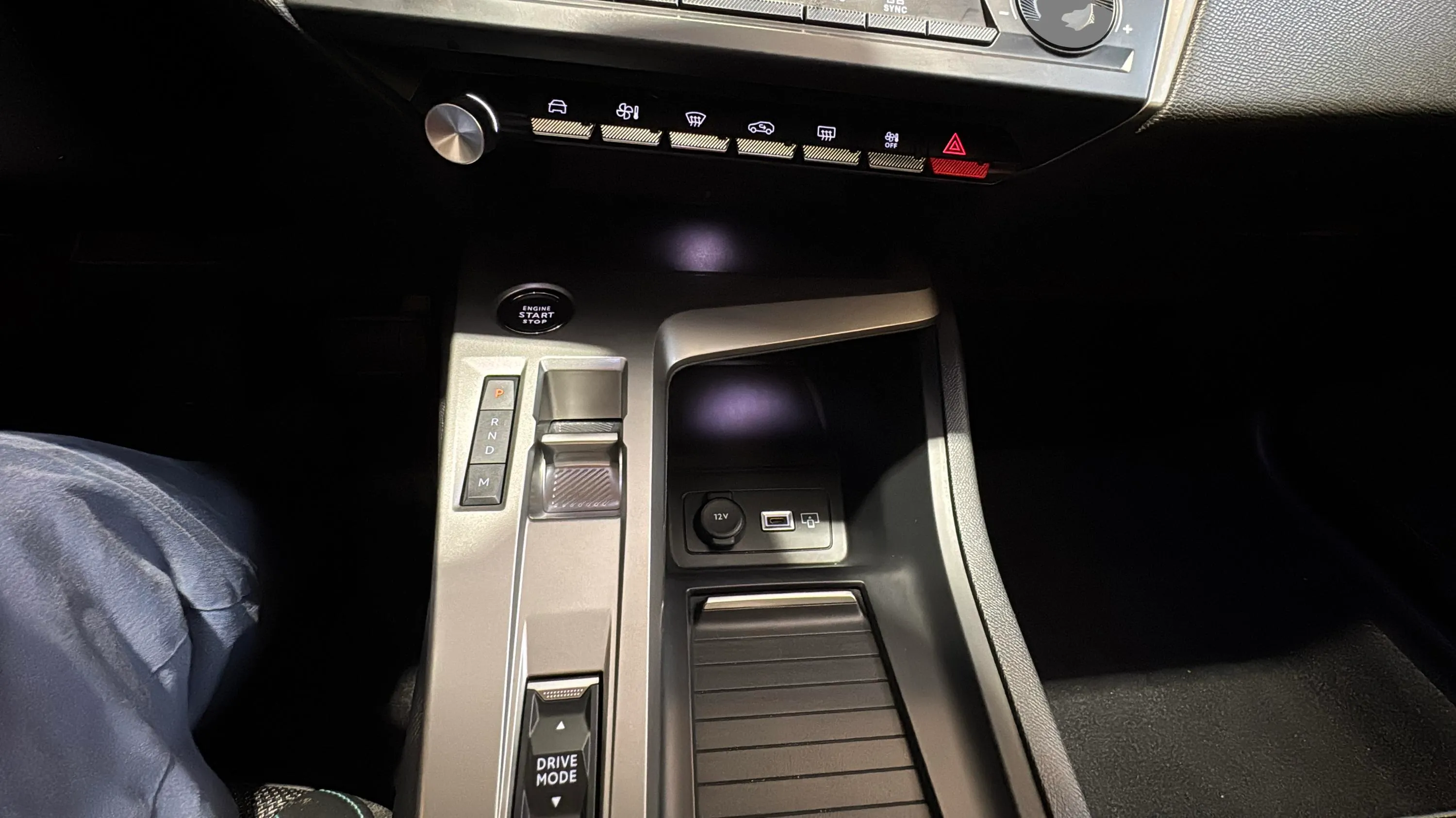 Peugeot 408 Allure Hybrid 136 eDCS6 - foto 16