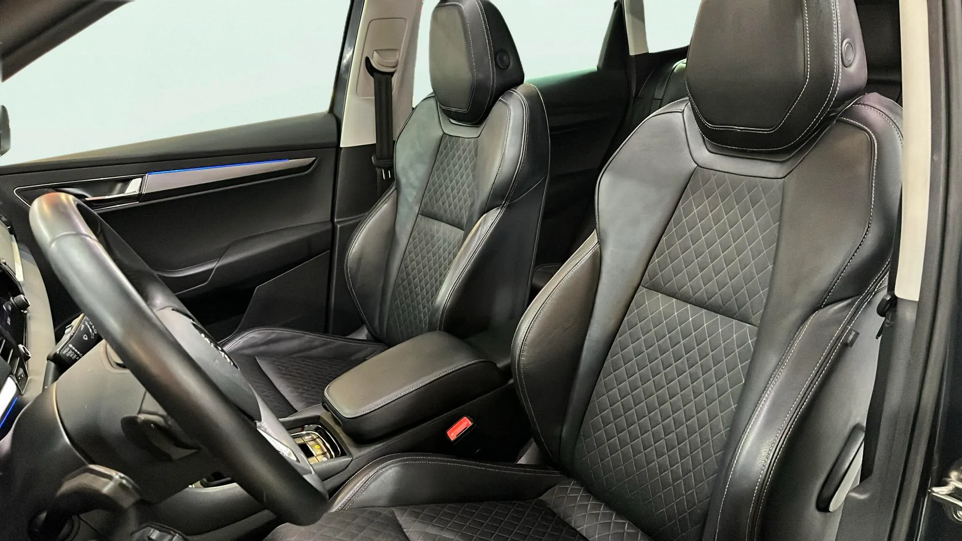 Škoda Karoq 1.5 TSI DSG ACT 125 Aniv - foto 14