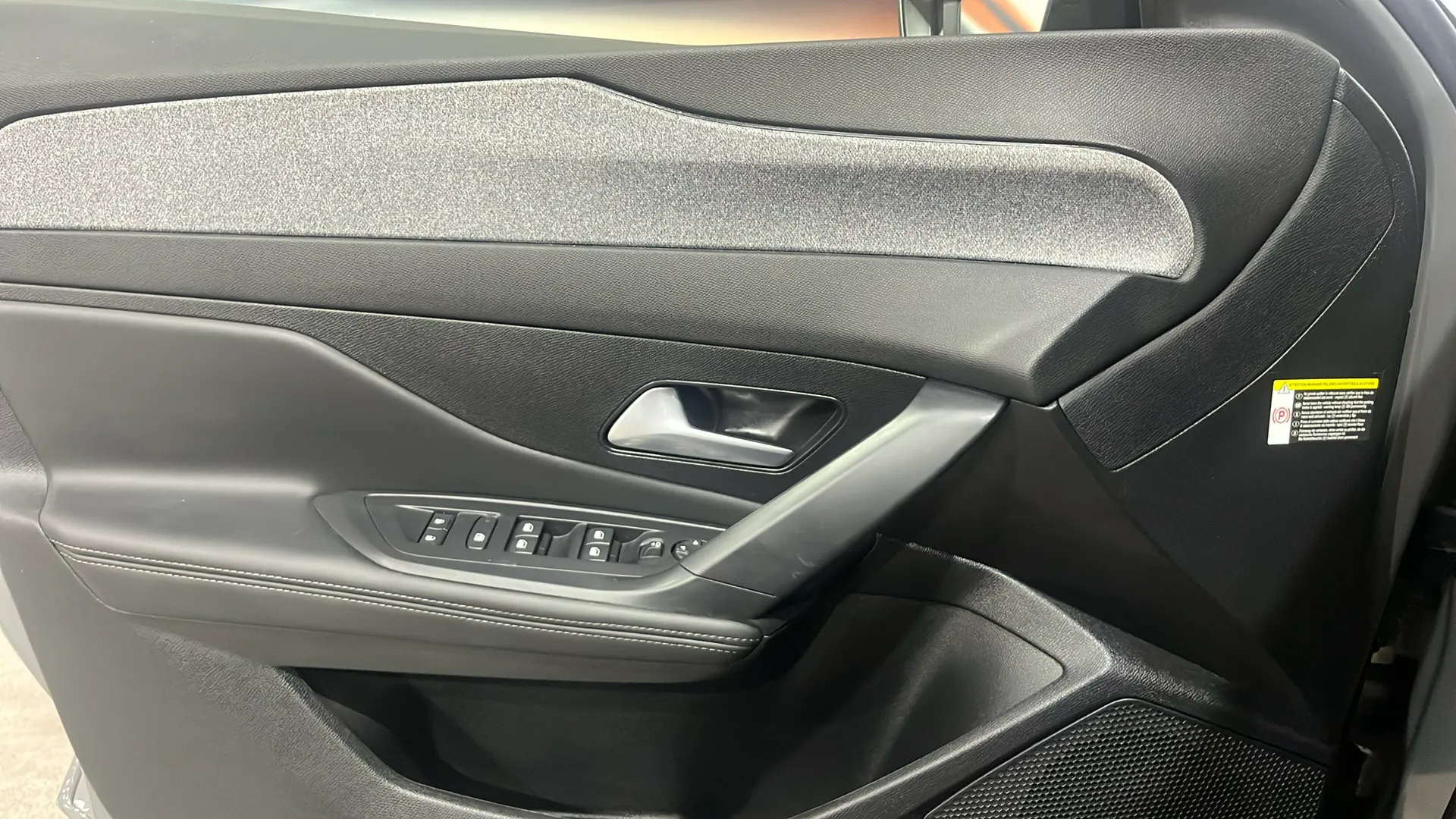 Peugeot 408 Allure Hybrid 145 eDCS6 - foto 15