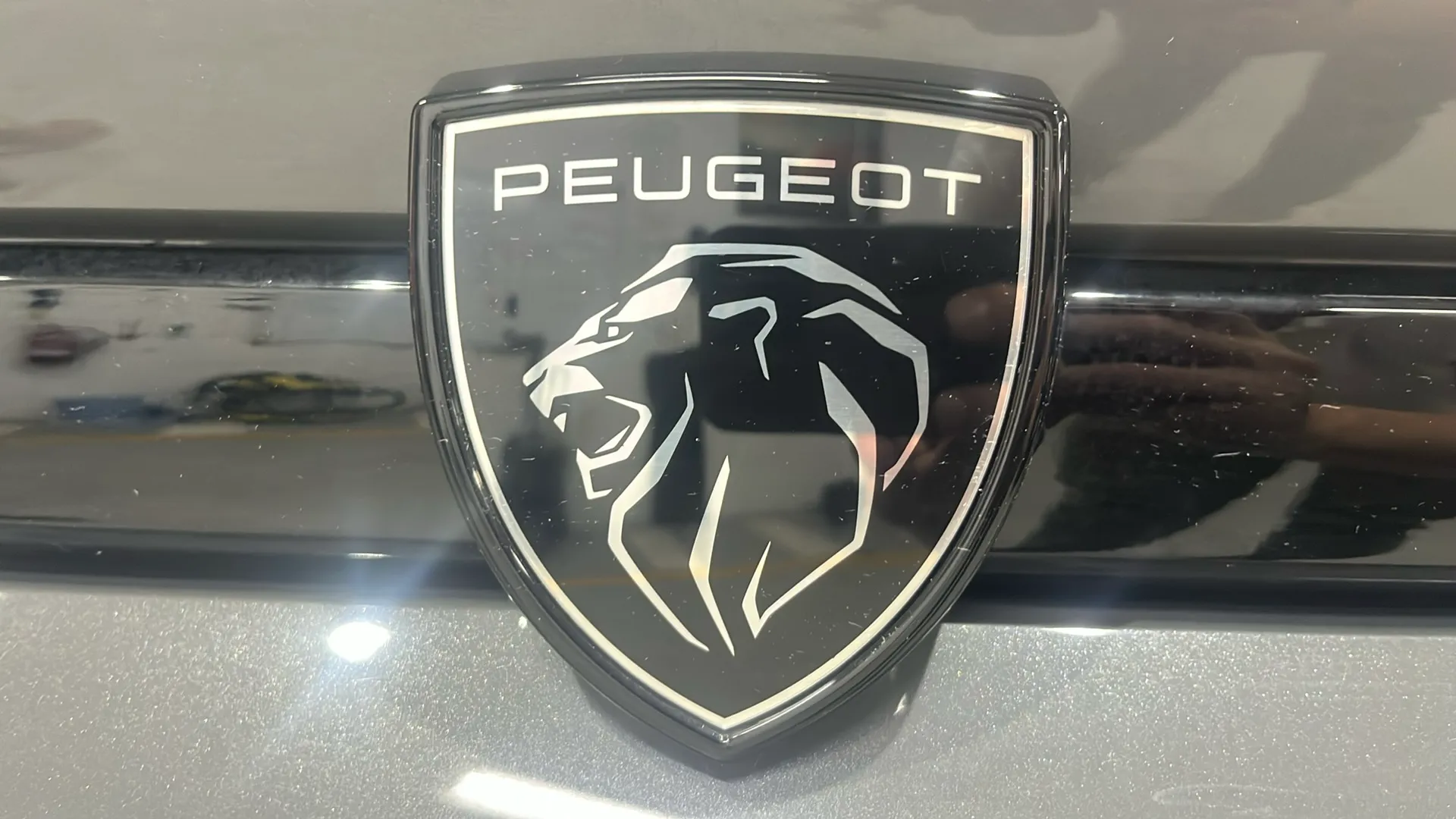 Peugeot 408 Allure Hybrid 145 eDCS6 - foto 22