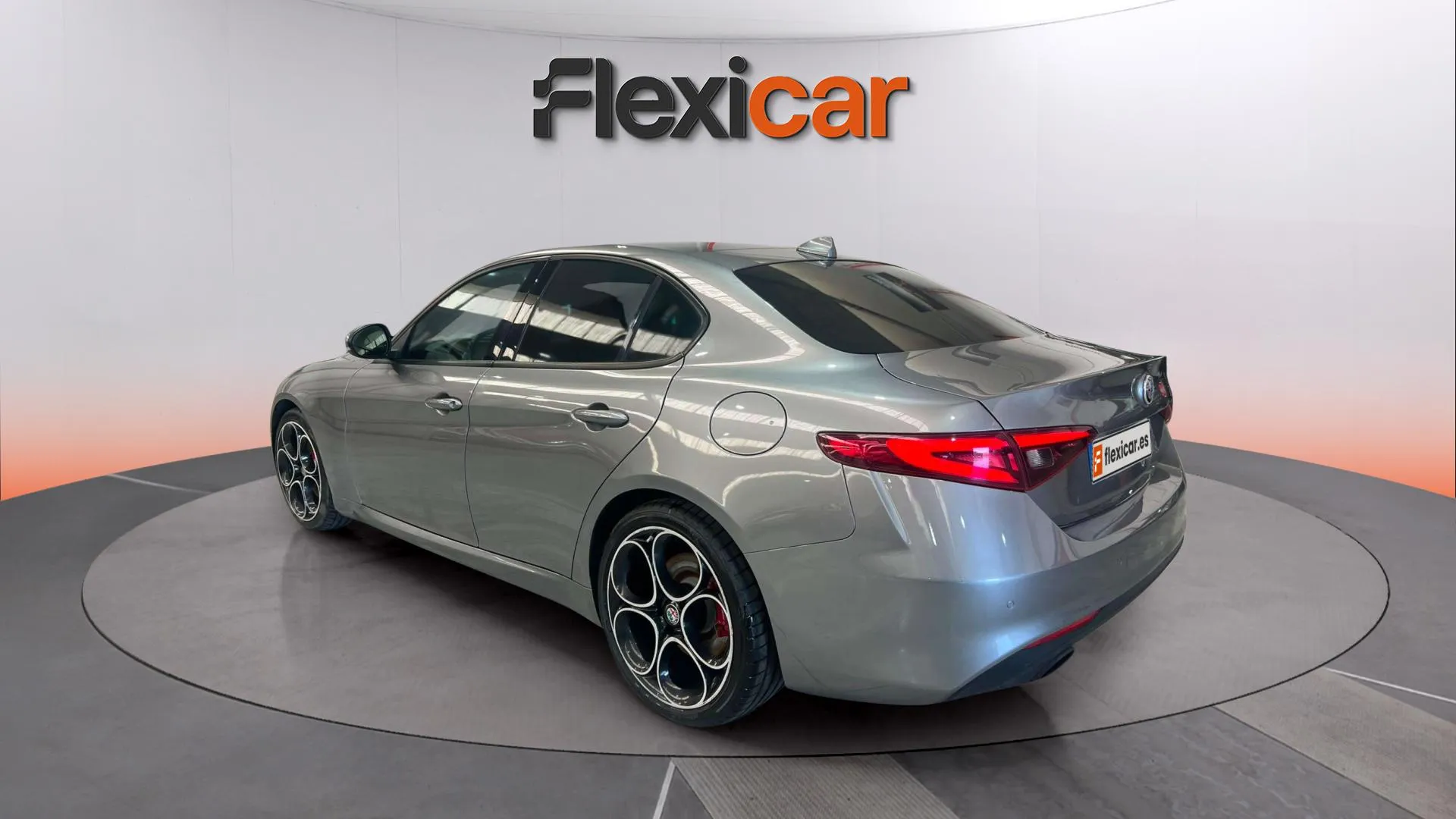 Alfa Romeo Giulia 2.0 Gasolina TI RWD - foto 4