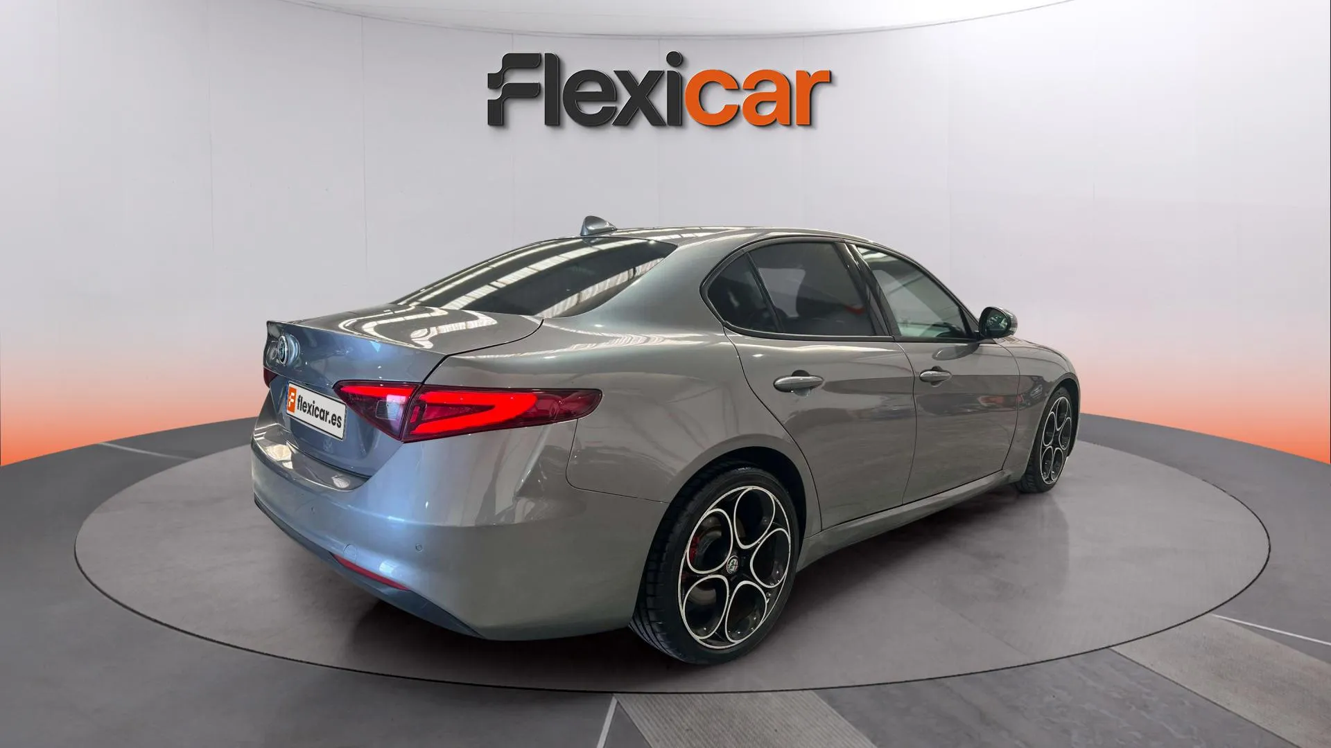 Alfa Romeo Giulia 2.0 Gasolina TI RWD - foto 6