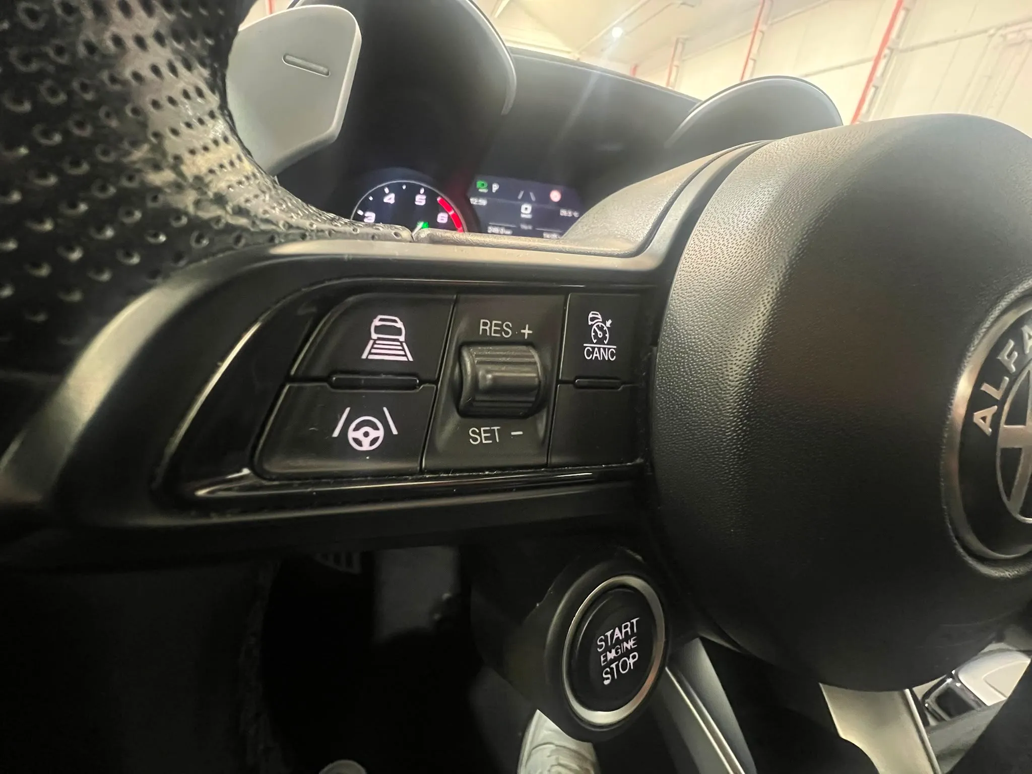 Alfa Romeo Giulia 2.0 Gasolina TI RWD - foto 10