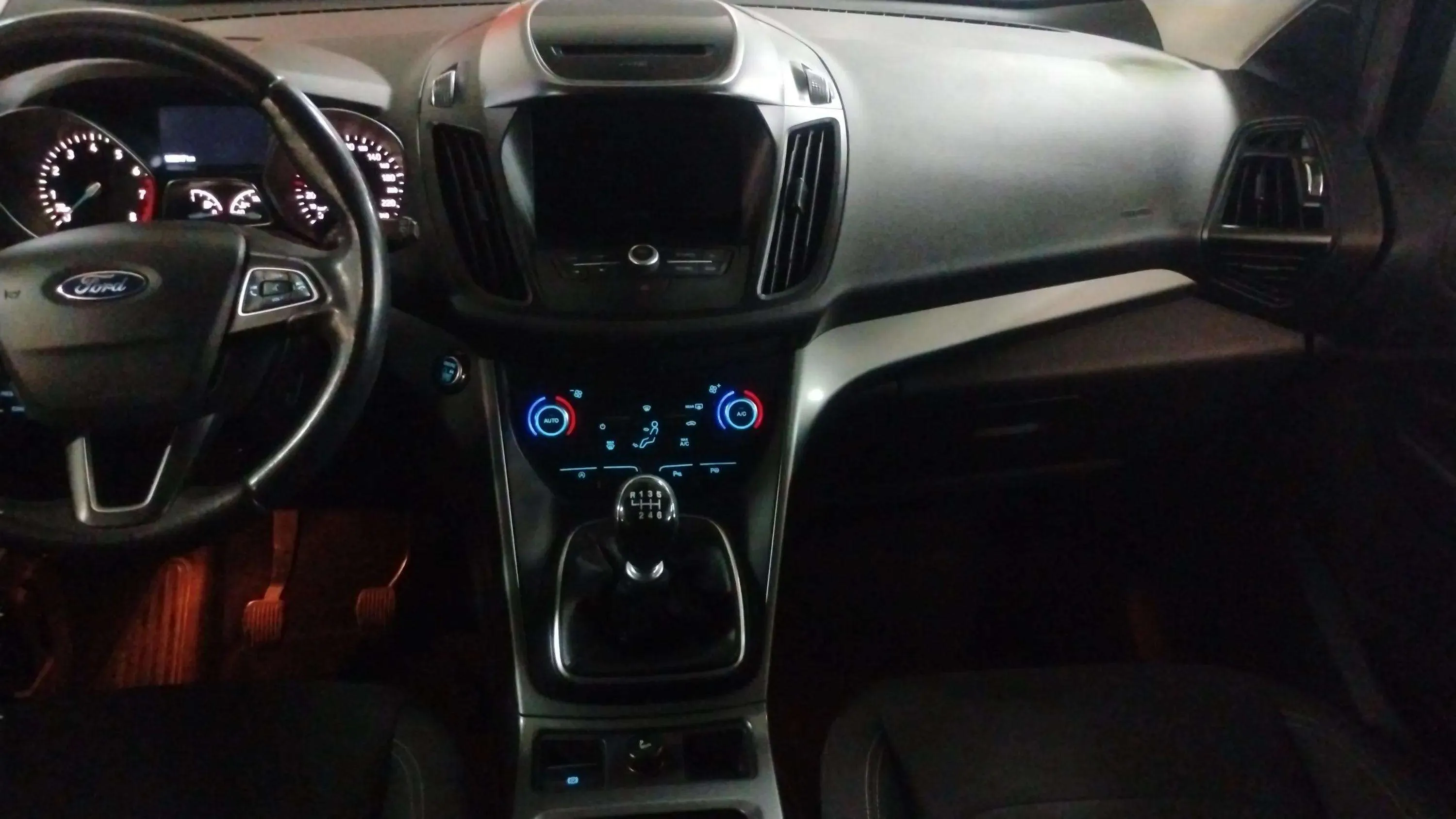 Ford Kuga 1.5 EcoBoost A-S-S 4x2 Business - foto 5