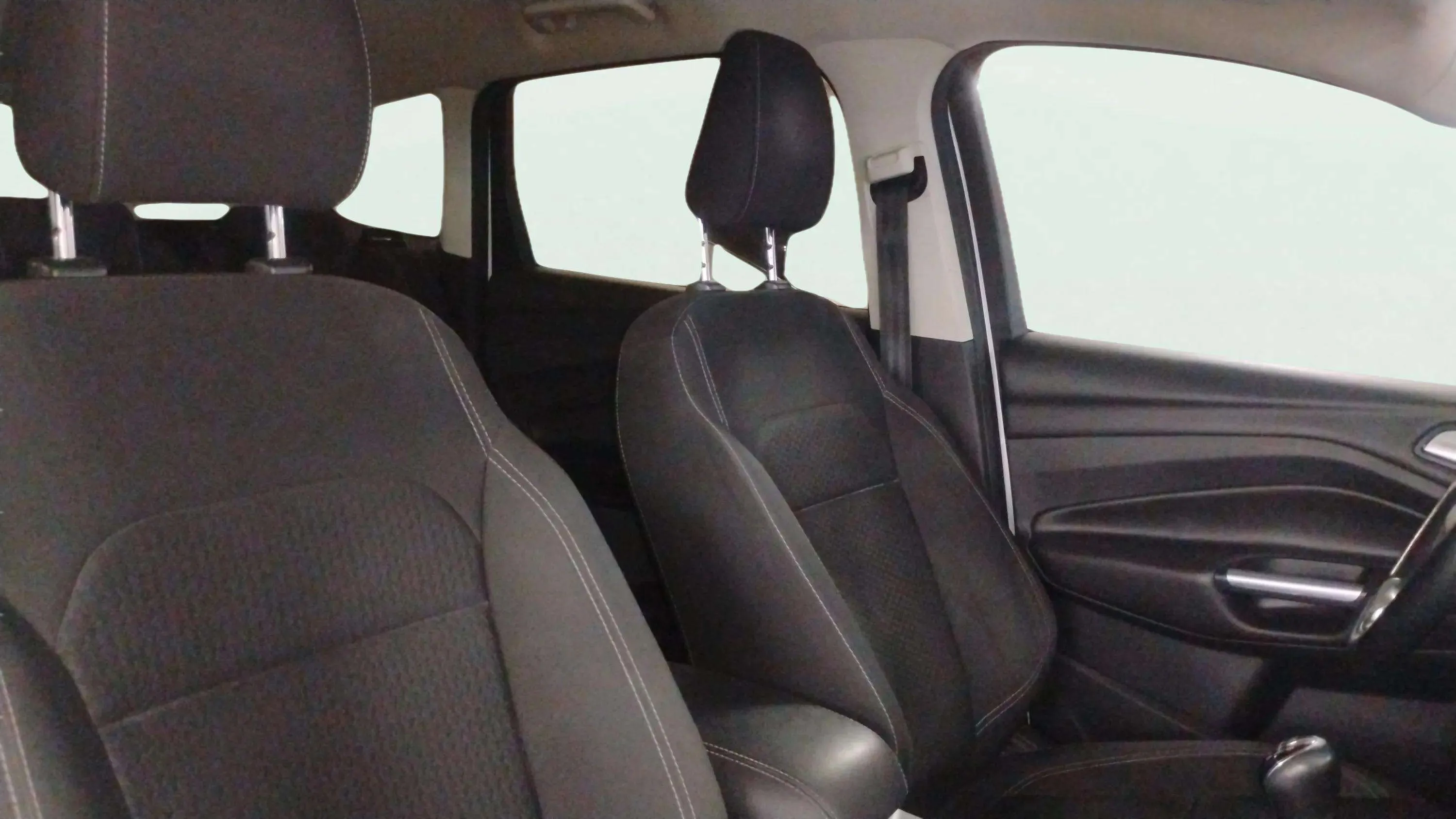 Ford Kuga 1.5 EcoBoost A-S-S 4x2 Business - foto 22