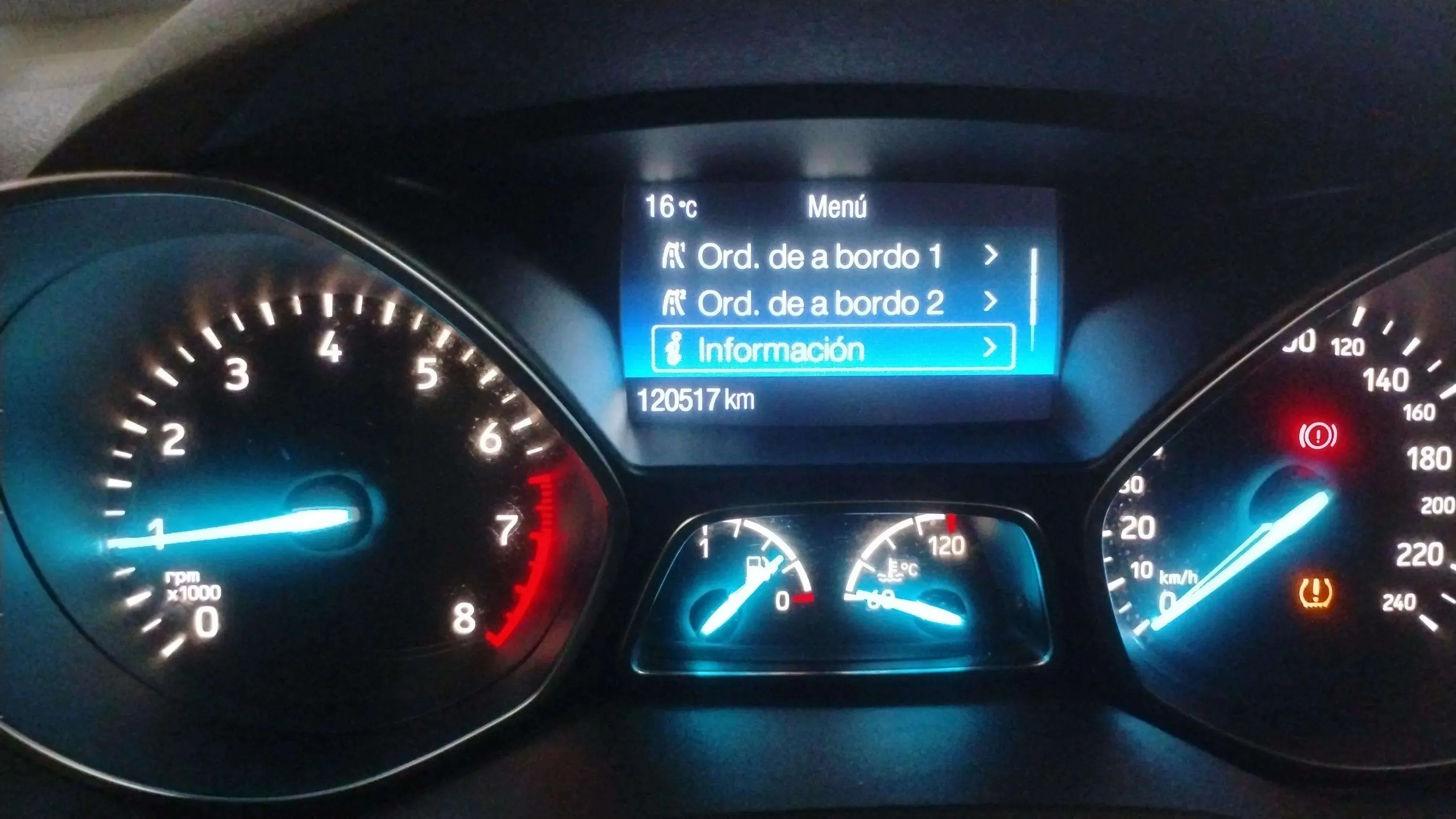 Ford Kuga 1.5 EcoBoost A-S-S 4x2 Business - foto 8