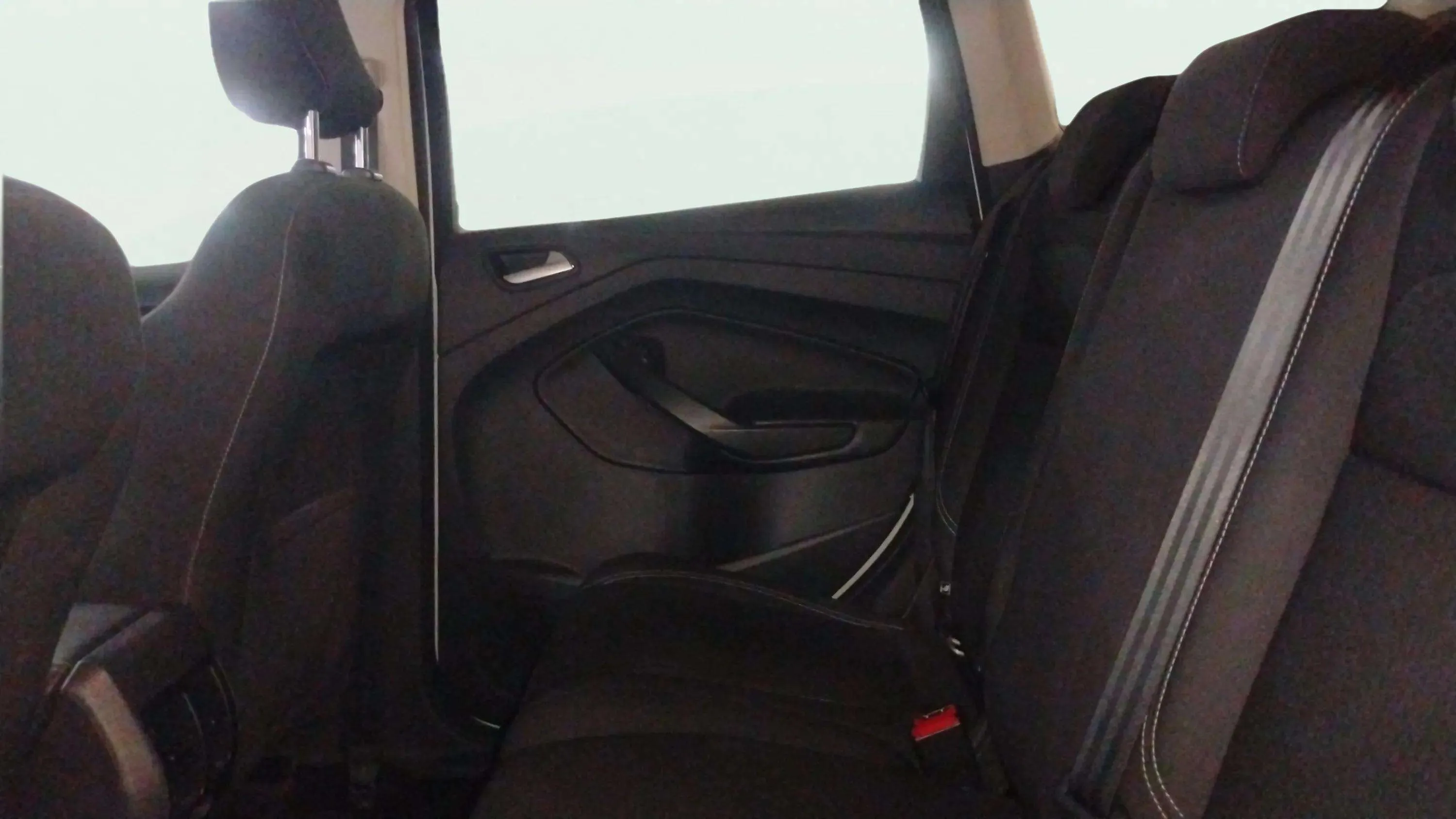 Ford Kuga 1.5 EcoBoost A-S-S 4x2 Business - foto 17