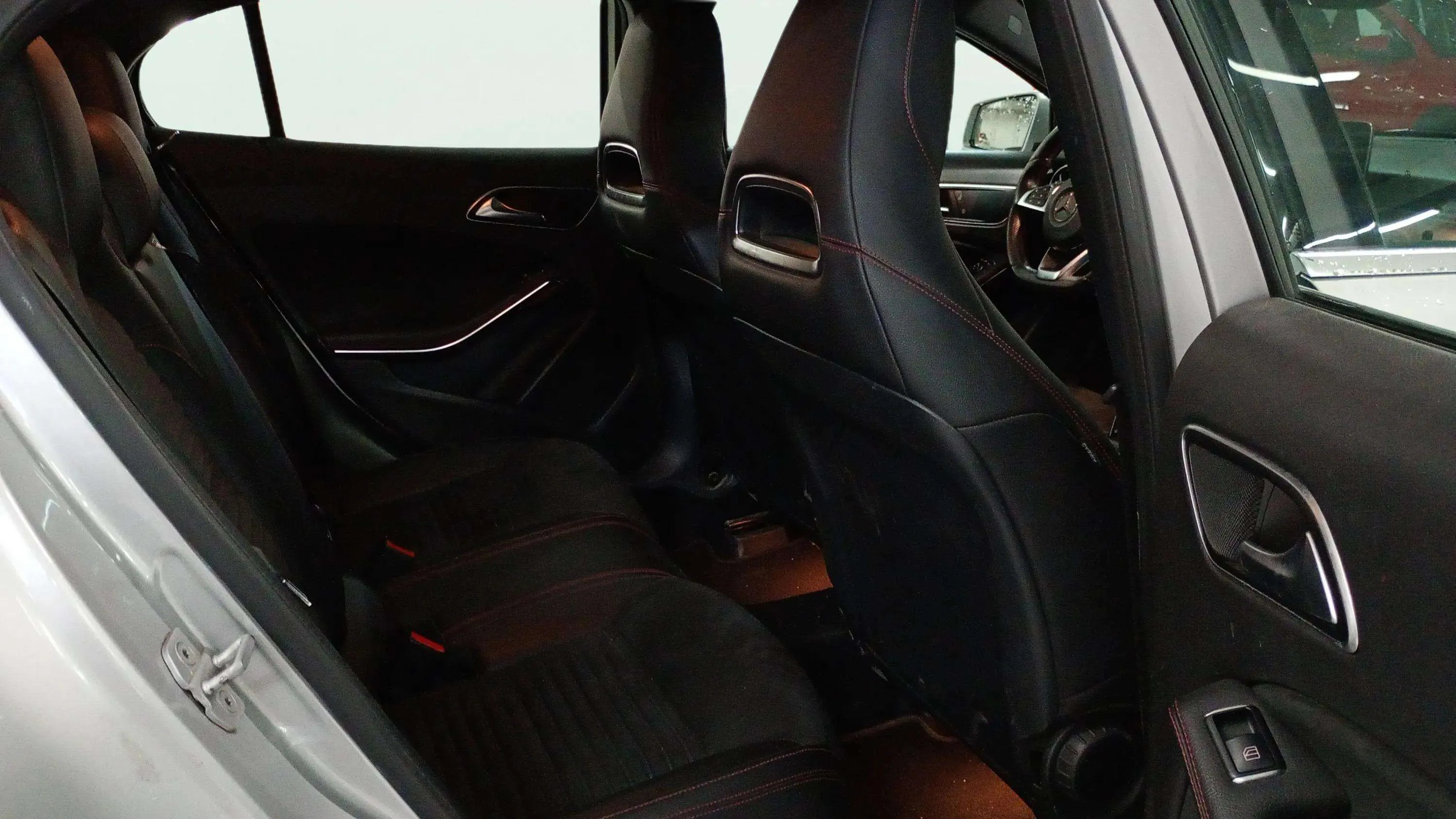 Mercedes-Benz GLA 220 d 4MATIC AMG Line - foto 14