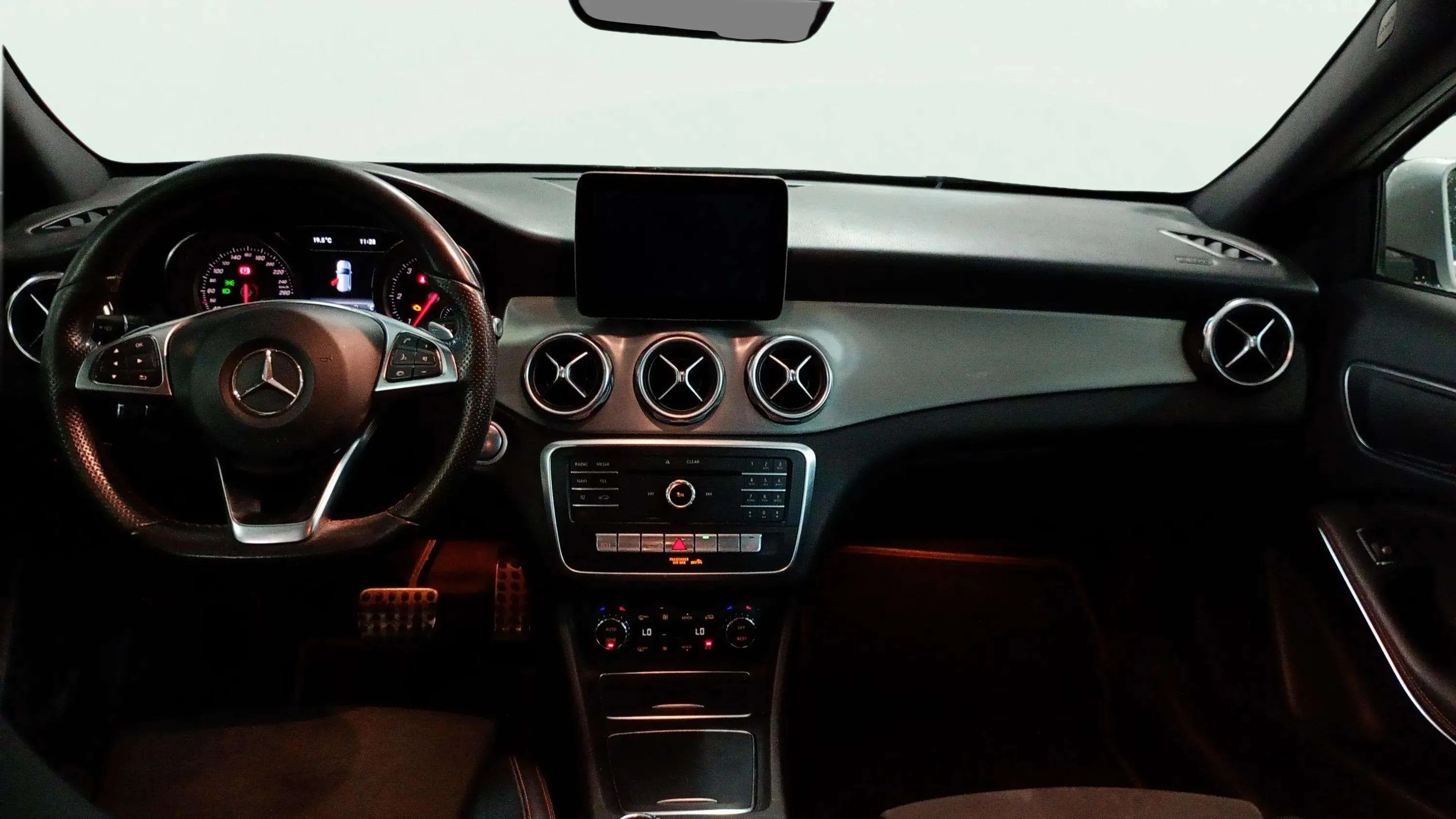 Mercedes-Benz GLA 220 d 4MATIC AMG Line - foto 9