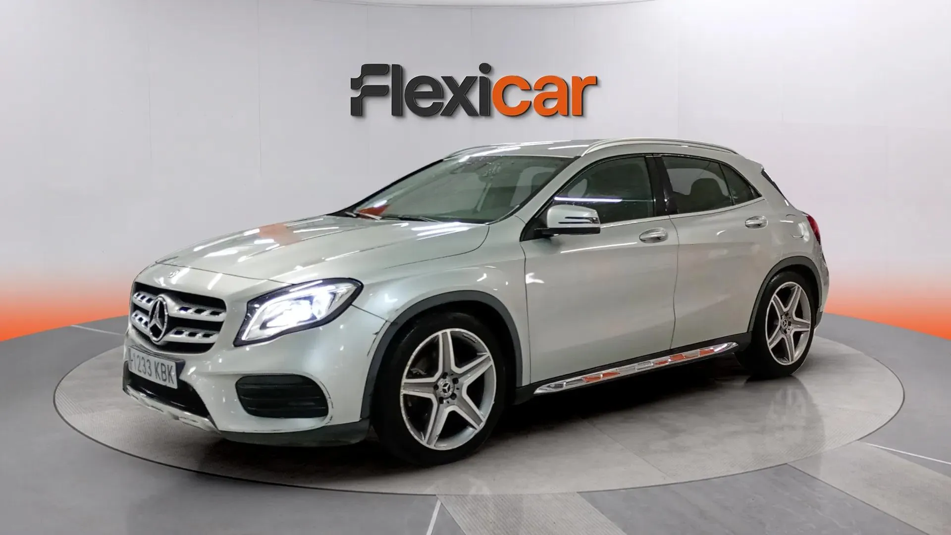 Mercedes-Benz GLA 220 d 4MATIC AMG Line - foto 2