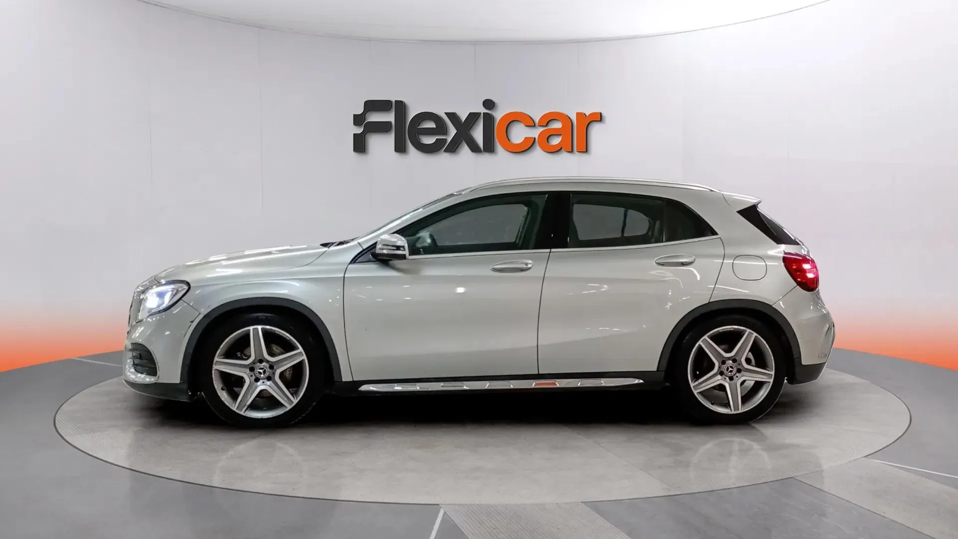 Mercedes-Benz GLA 220 d 4MATIC AMG Line - foto 3