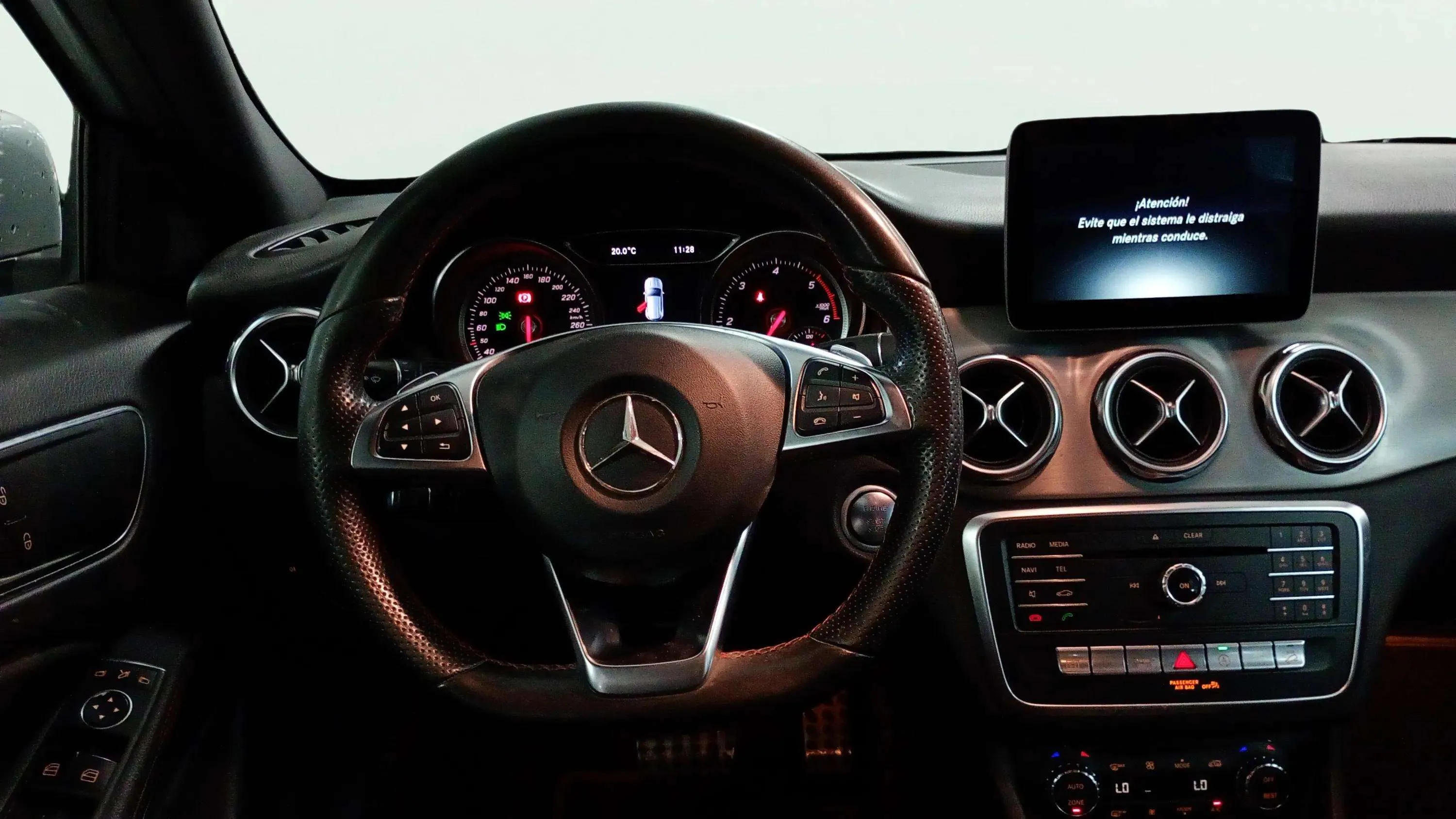 Mercedes-Benz GLA 220 d 4MATIC AMG Line - foto 11