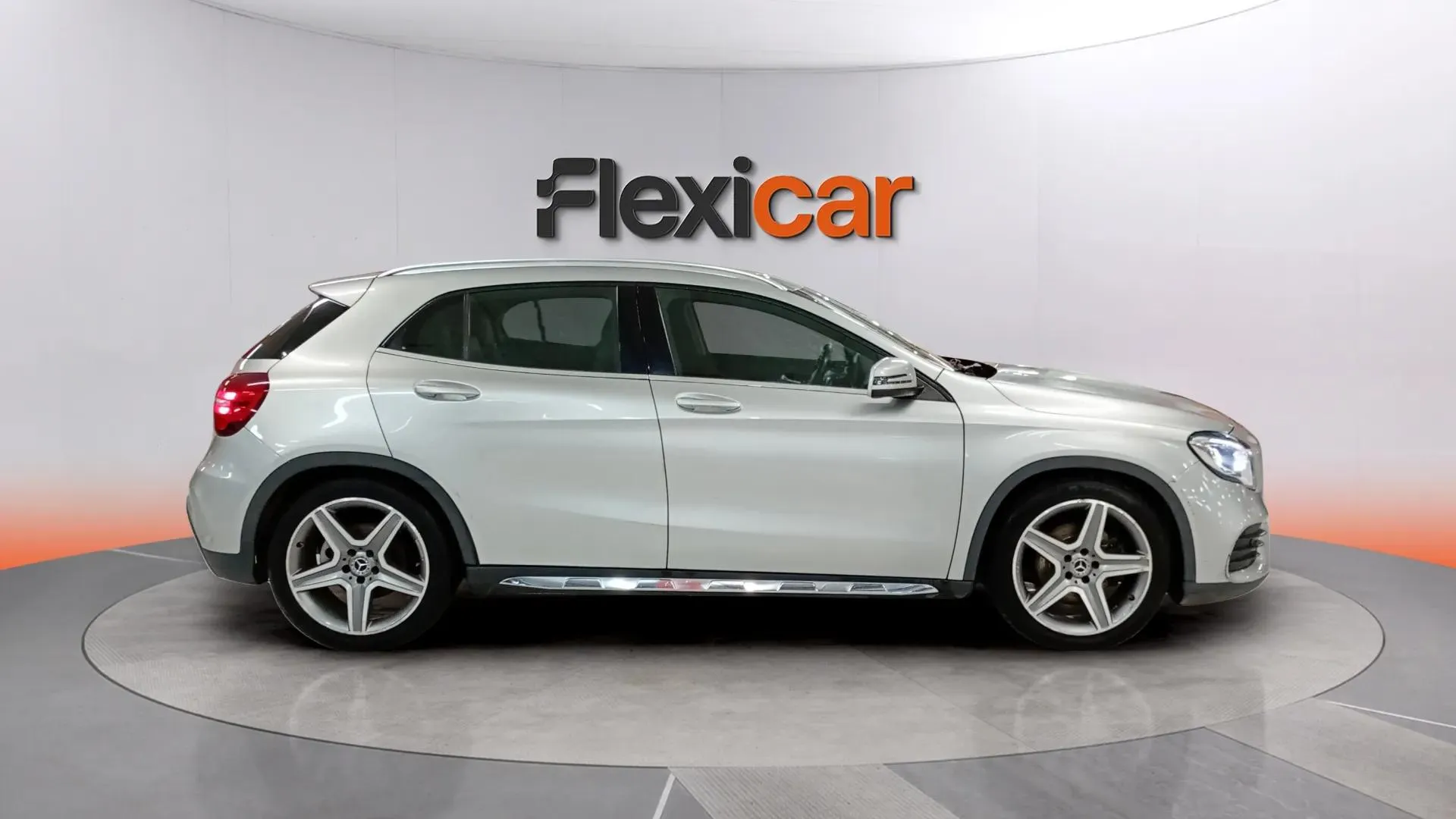Mercedes-Benz GLA 220 d 4MATIC AMG Line - foto 7