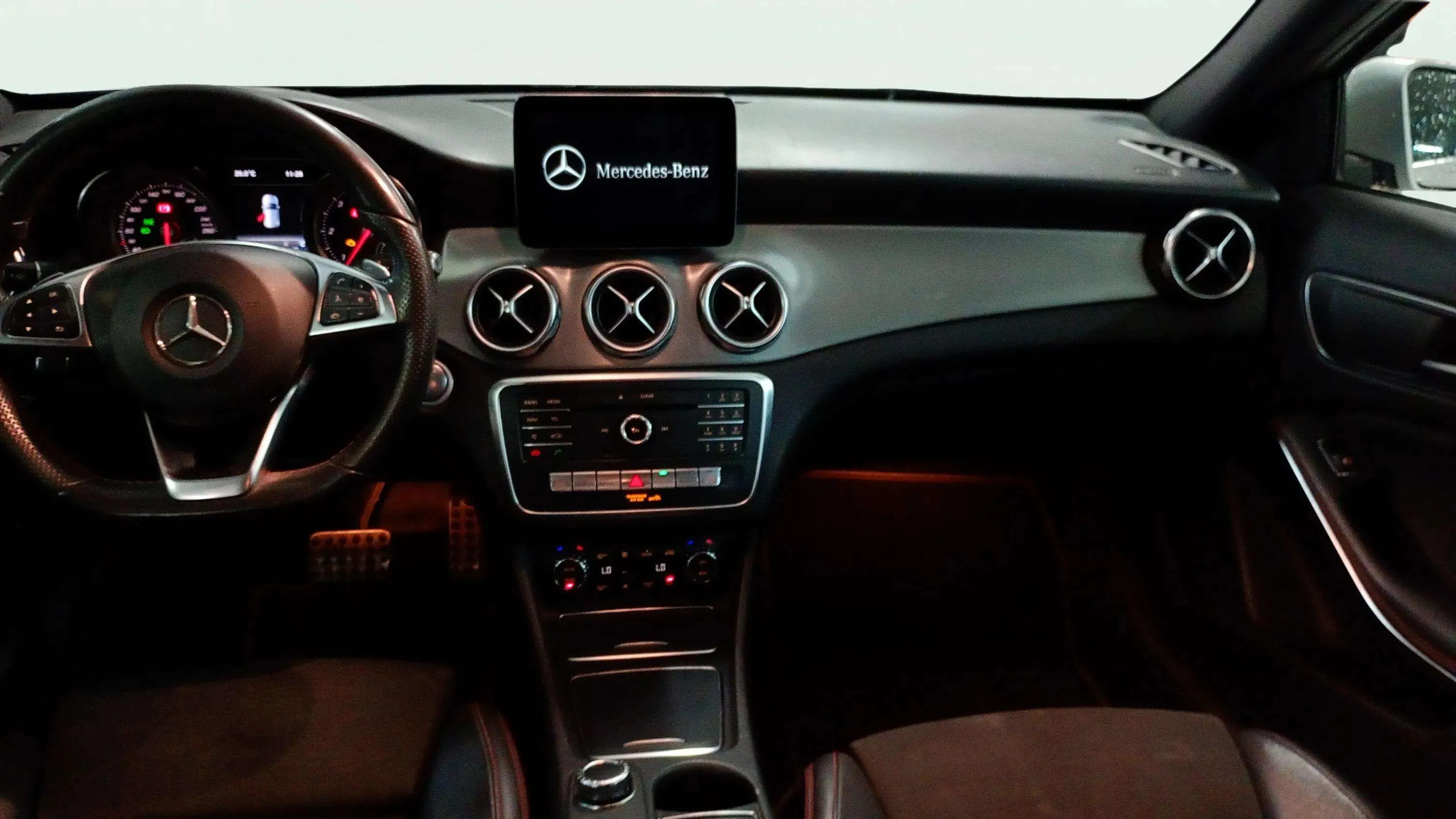 Mercedes-Benz GLA 220 d 4MATIC AMG Line - foto 10