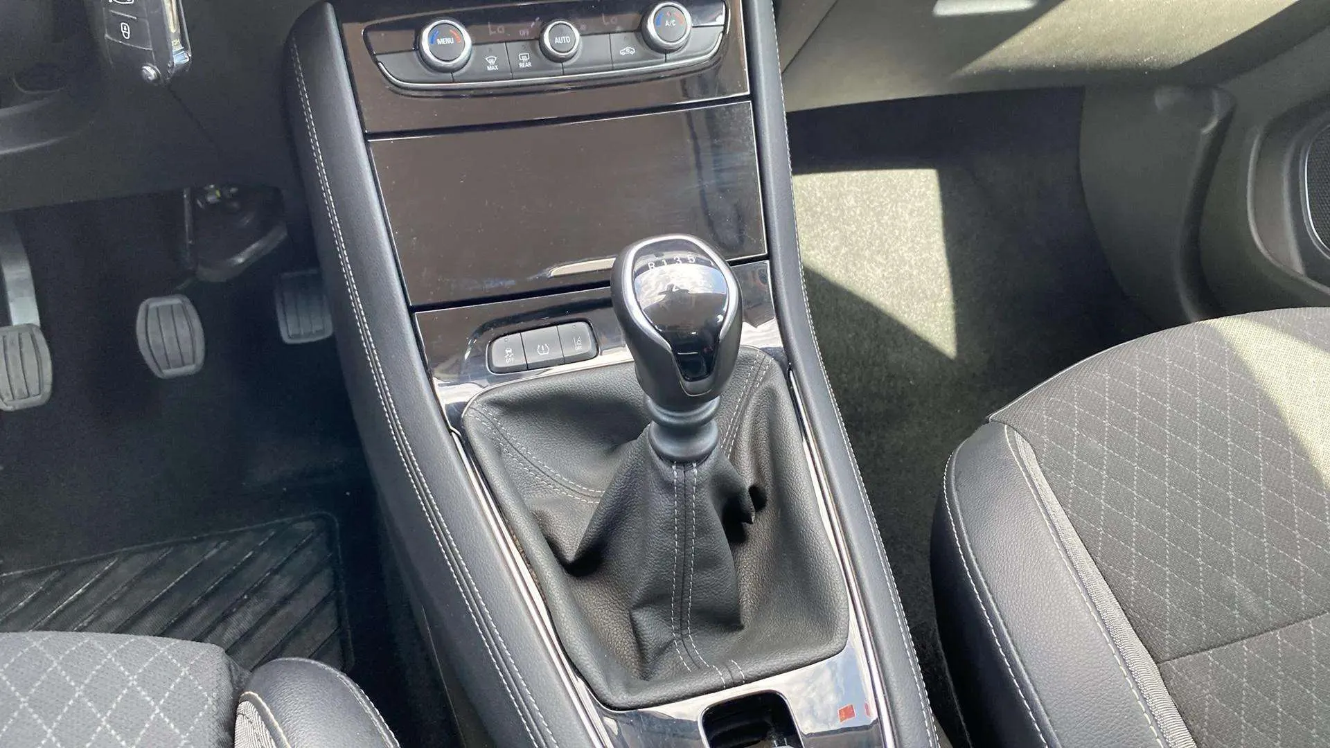 Opel Grandland 1.2 Turbo Edition - foto 19