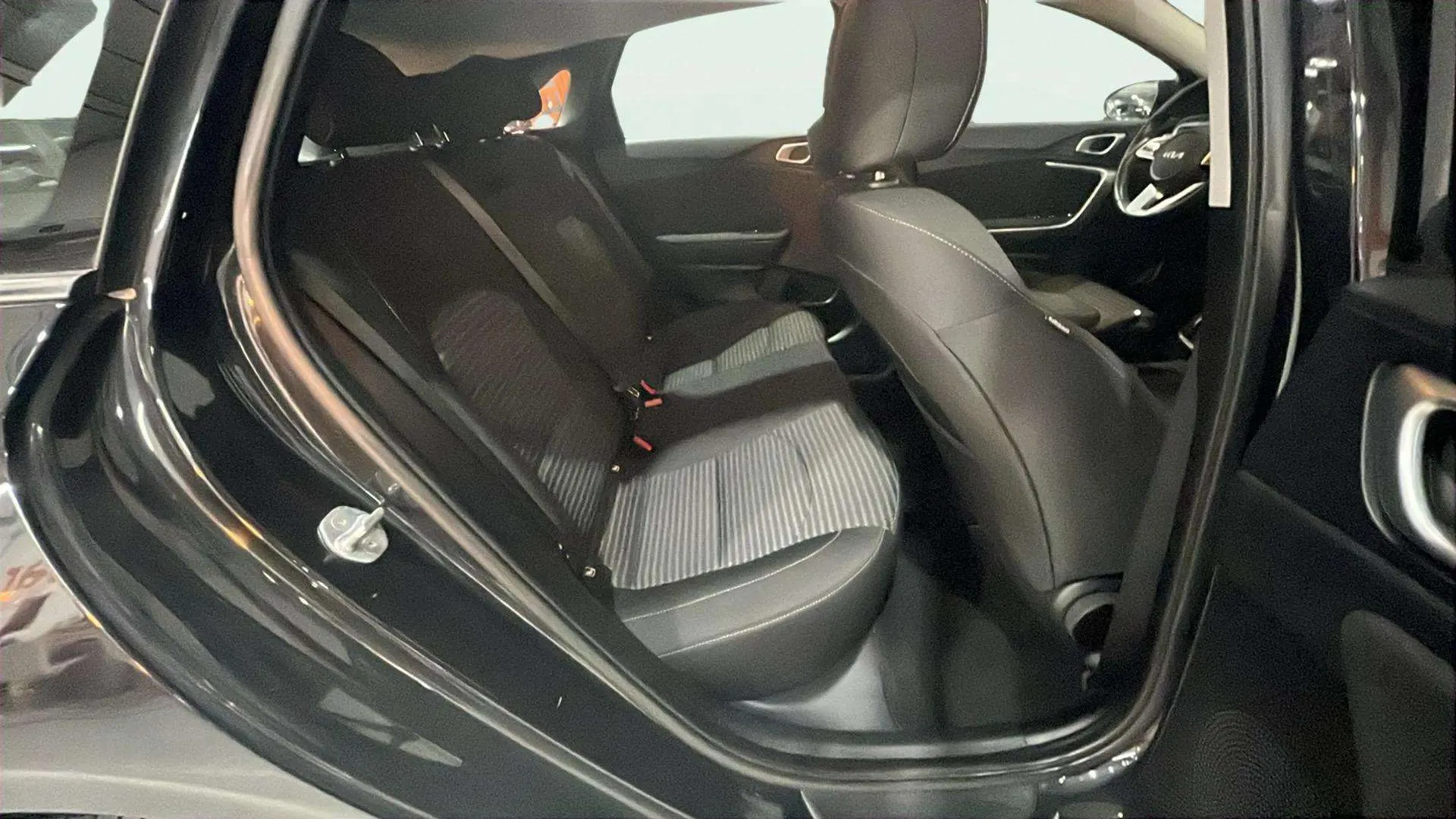 Kia Ceed 1.6 MHEV iMT Concept - foto 24