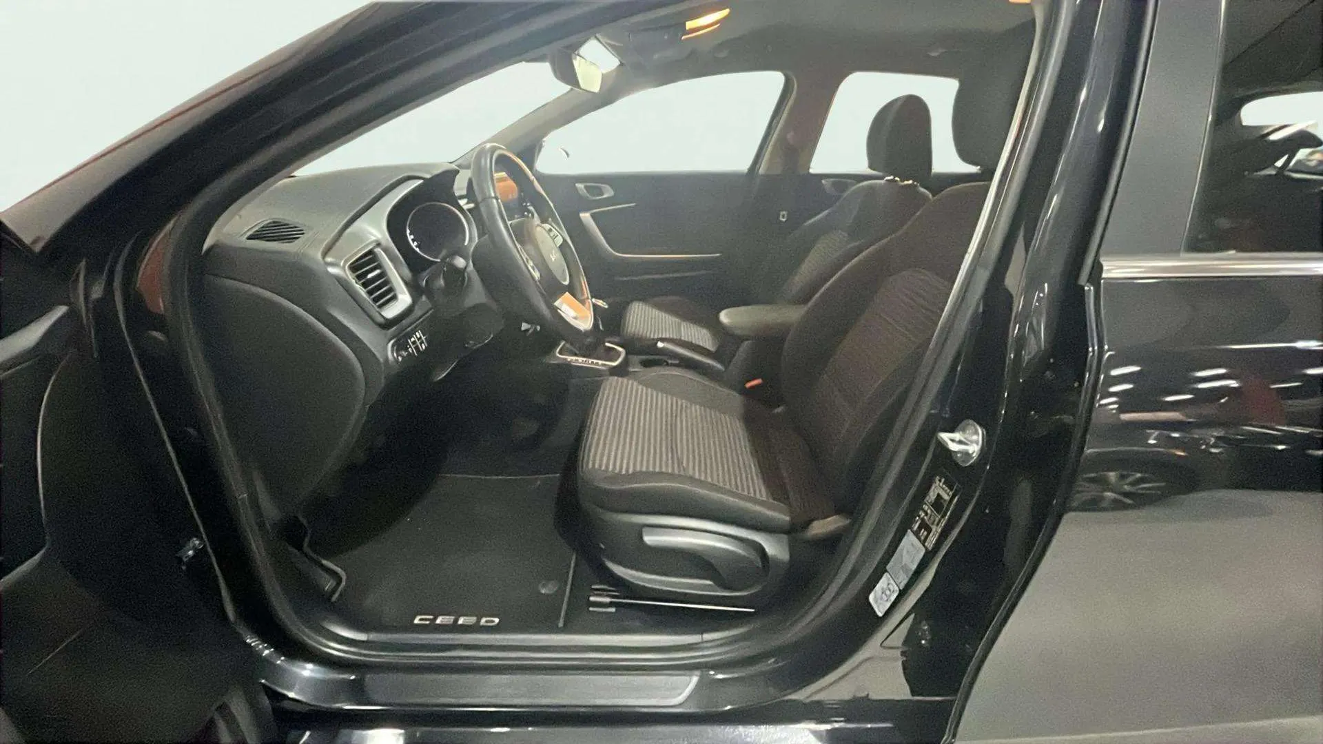 Kia Ceed 1.6 MHEV iMT Concept - foto 23