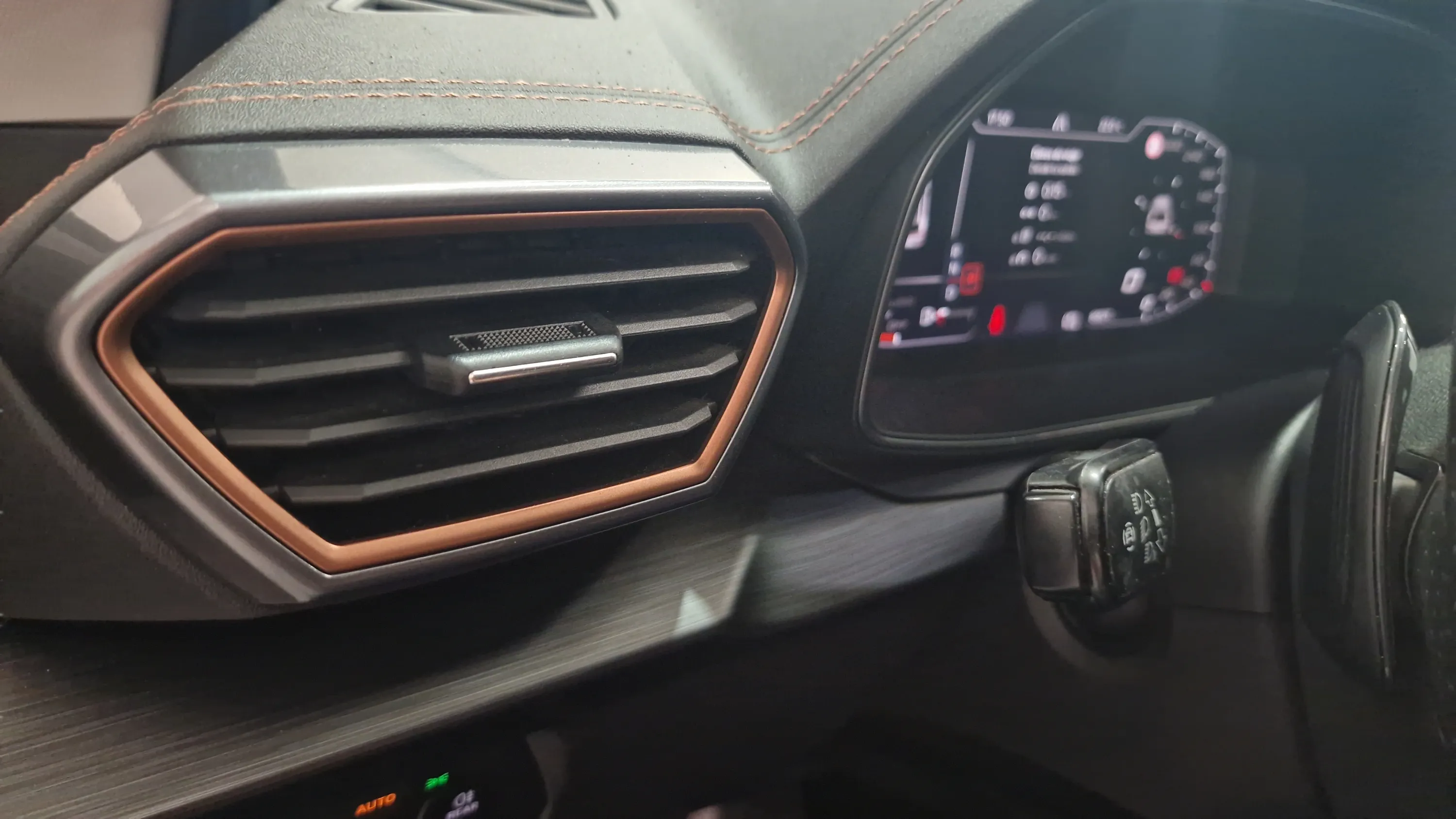 Cupra Formentor 1.5 TSI DSG - foto 34