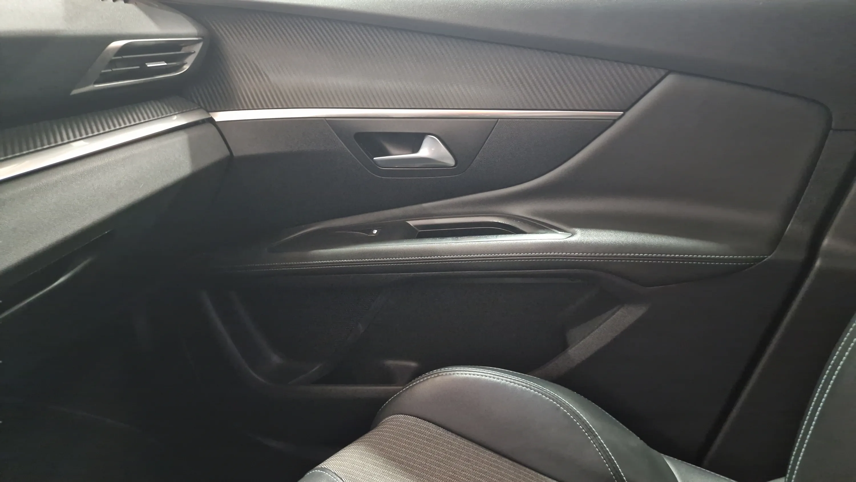 Peugeot 3008 1.2 PureTech Allure - foto 28