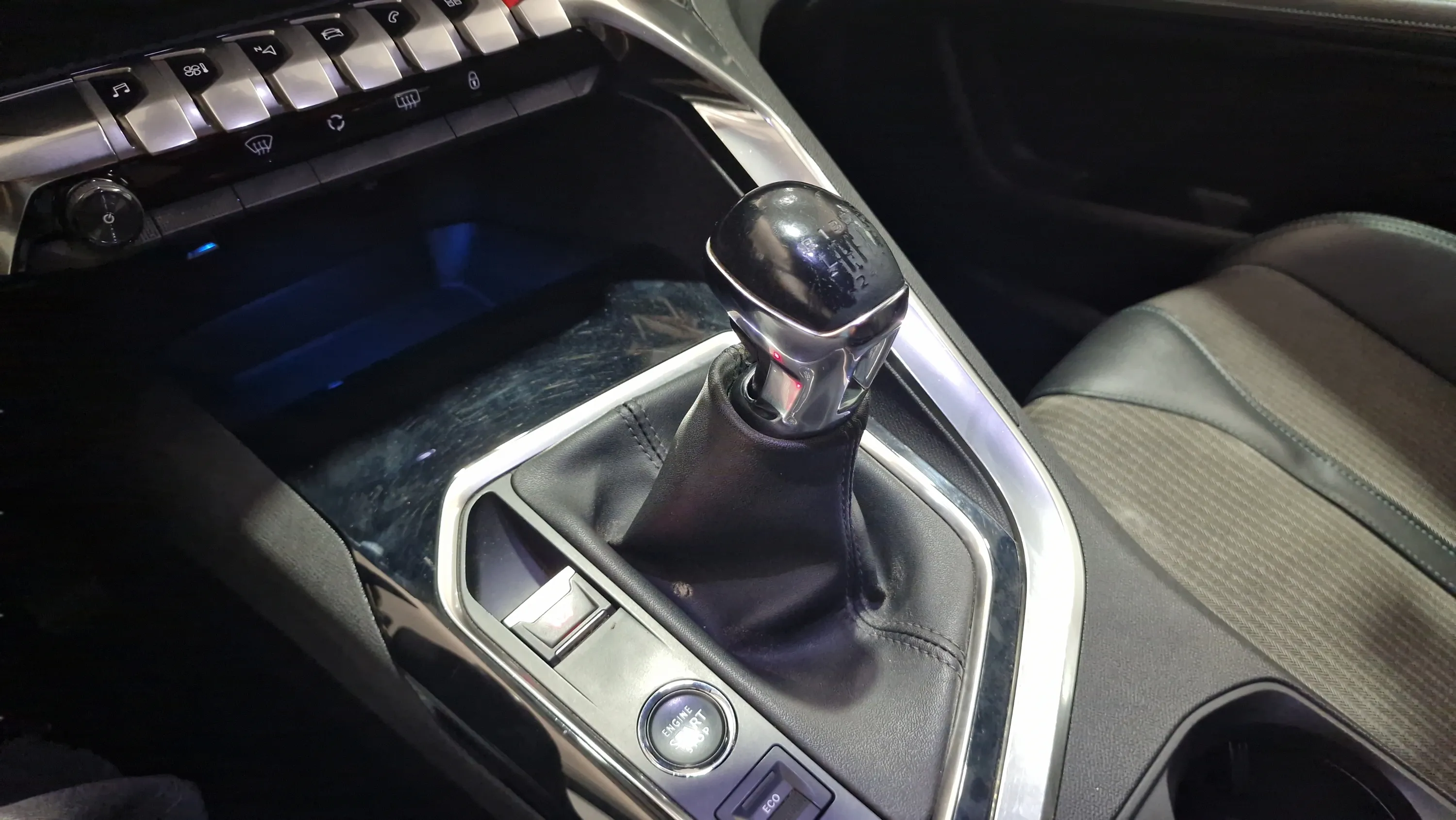 Peugeot 3008 1.2 PureTech Allure - foto 25