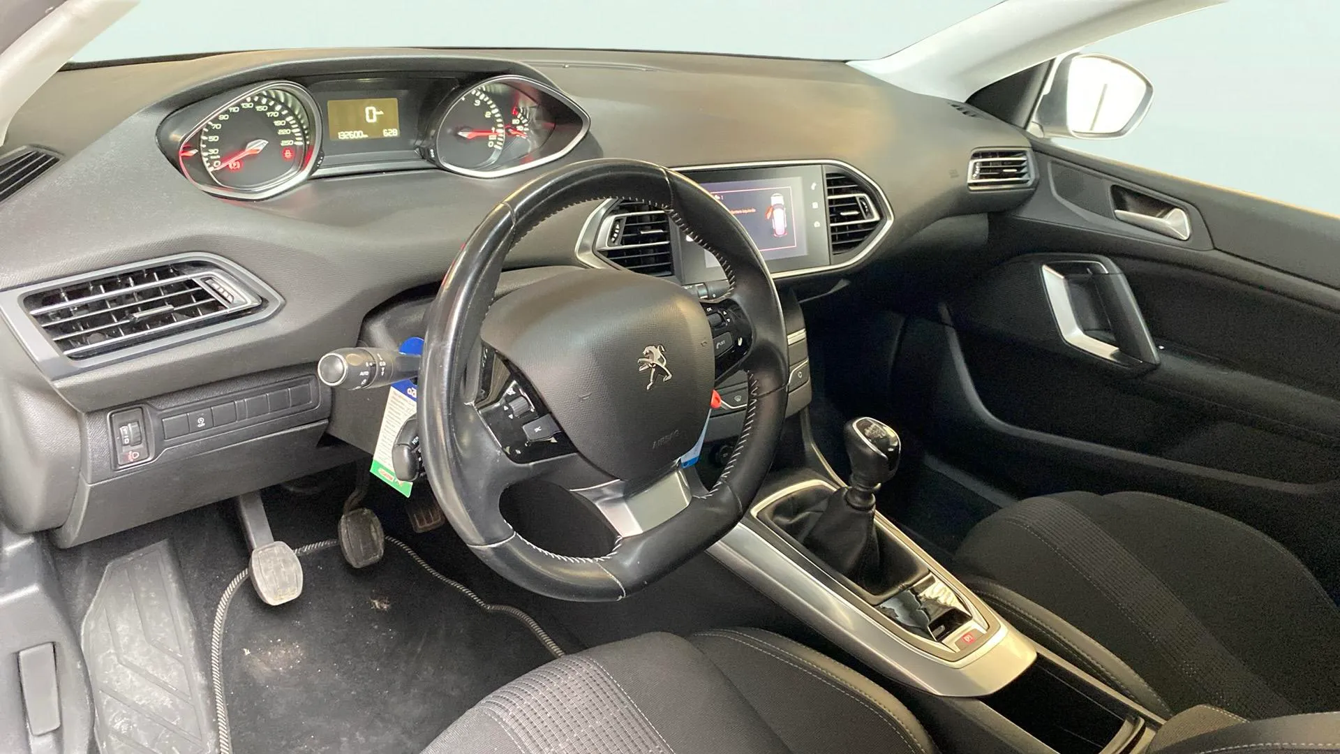 Peugeot 308 Allure PureTech 130 - foto 15