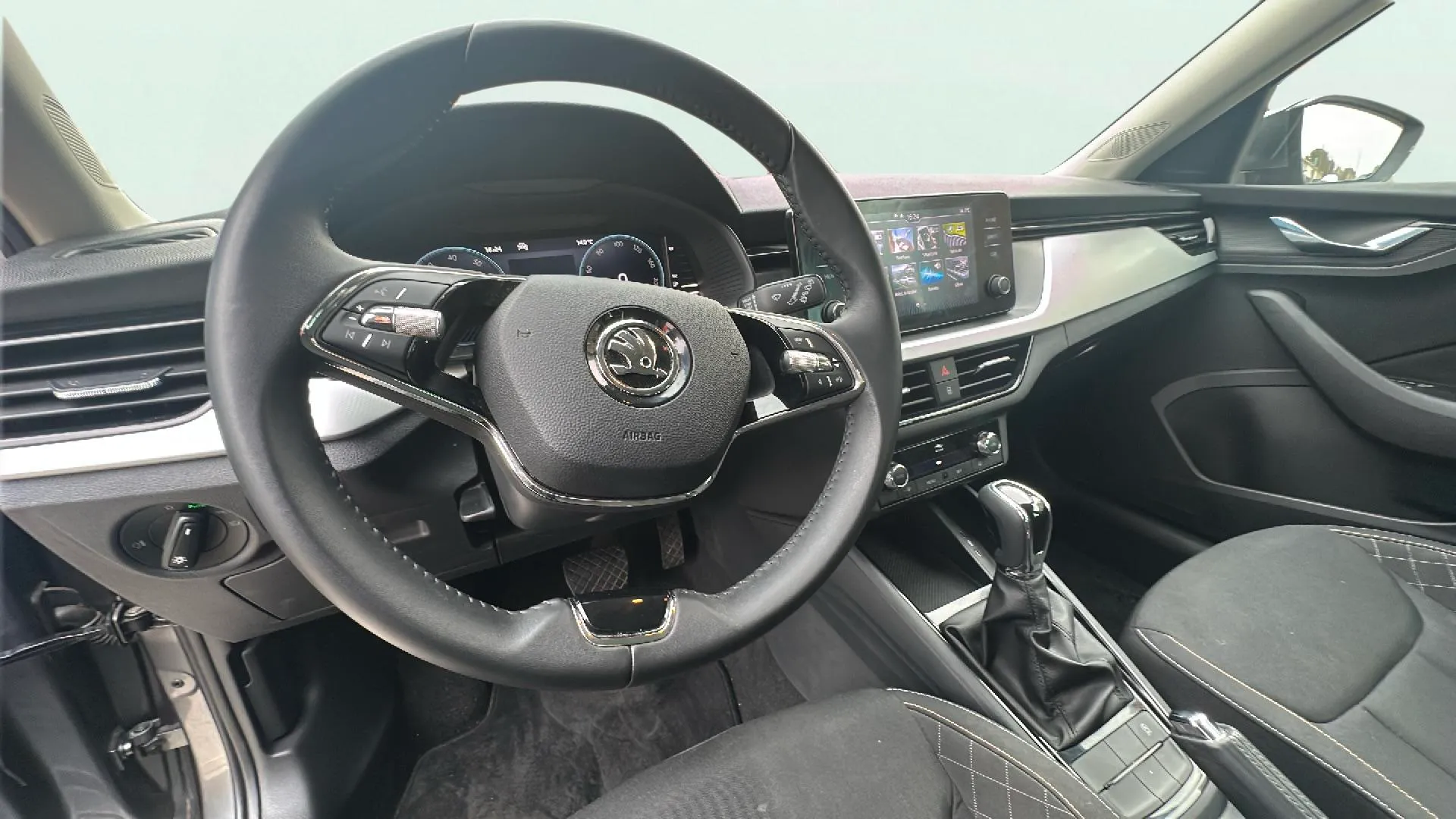 Škoda Kamiq 1.0 TSI DSG Ambition - foto 21
