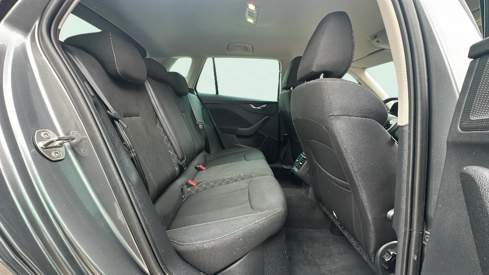 Škoda Kamiq 1.0 TSI DSG Ambition - foto 13