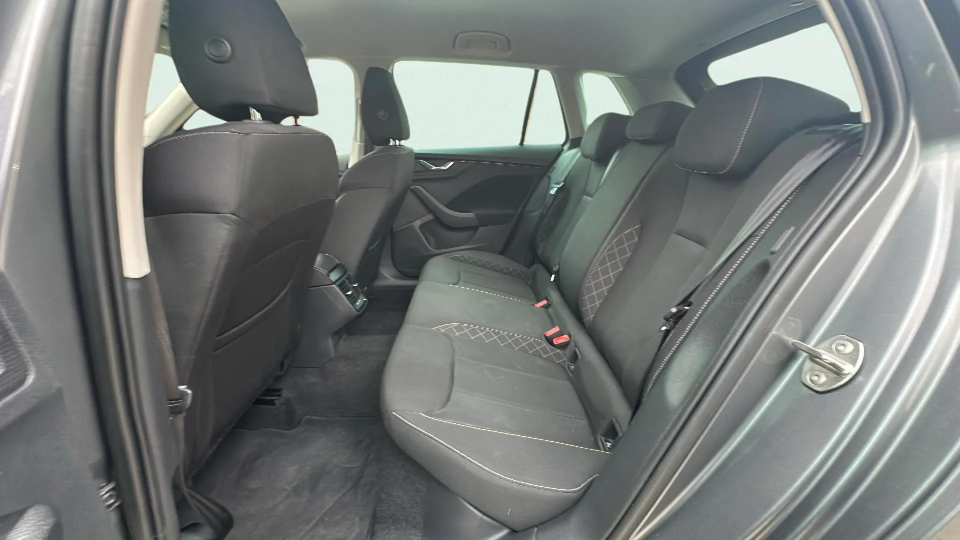 Škoda Kamiq 1.0 TSI DSG Ambition - foto 18