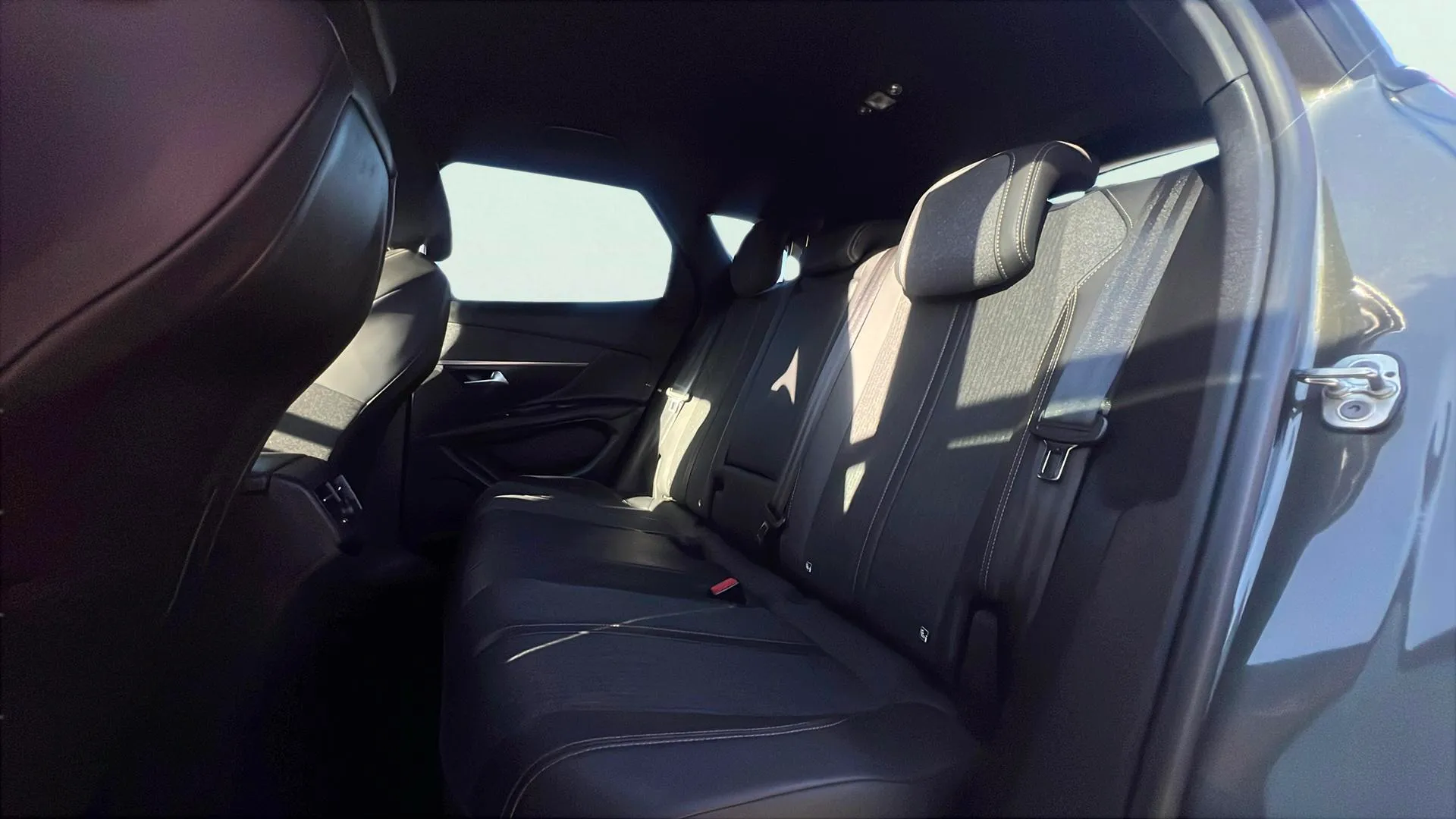 Peugeot 3008 2.0BLUEHDI GT - foto 24