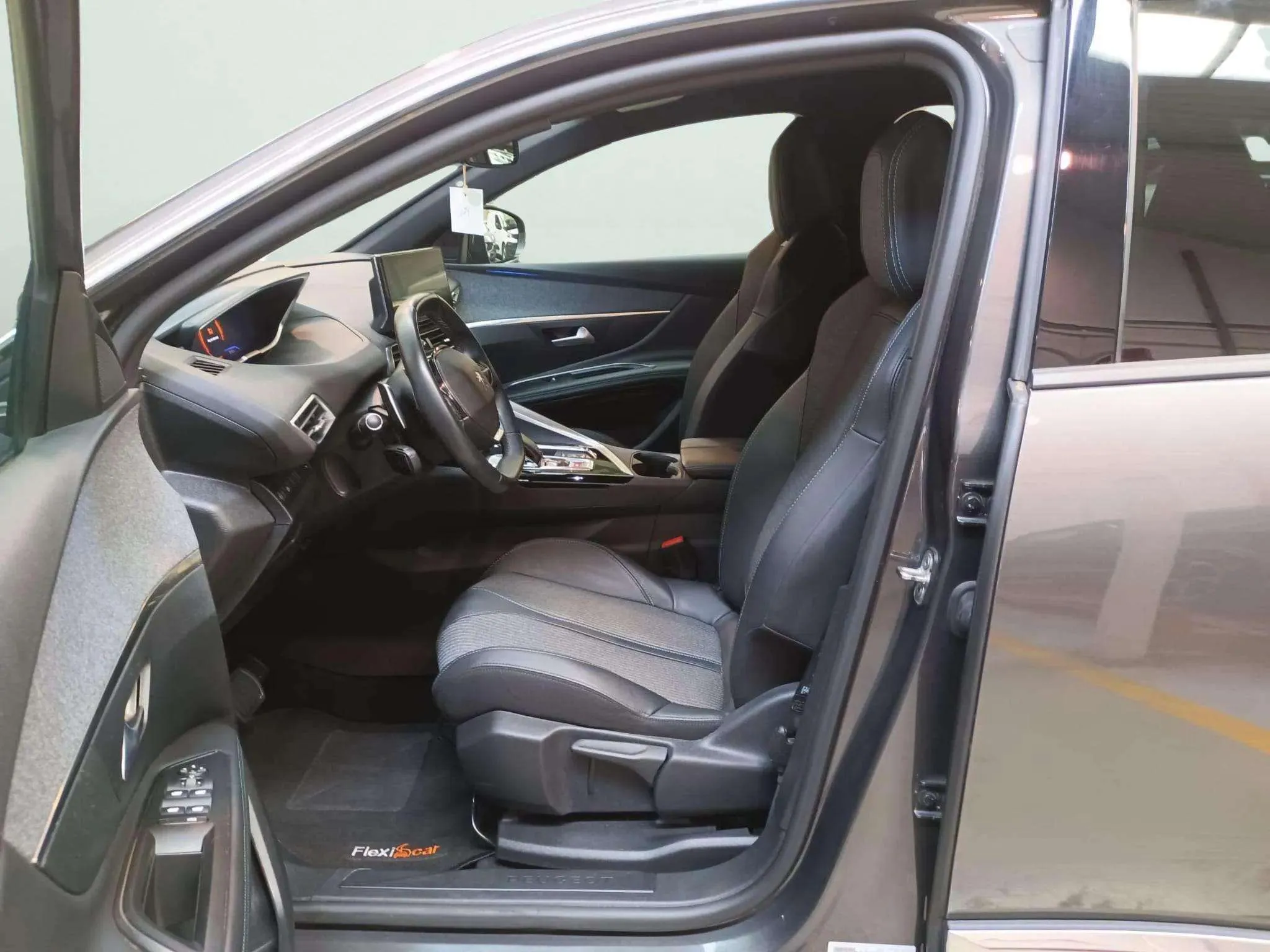 Peugeot 3008 1.5 BlueHDi Allure Pack EAT8 - foto 11