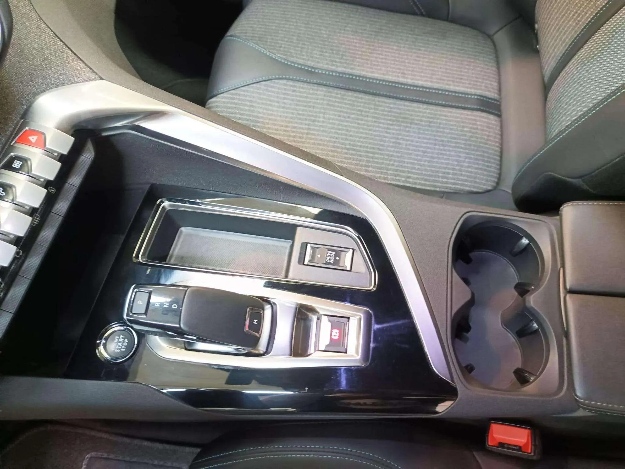 Peugeot 3008 1.5 BlueHDi Allure Pack EAT8 - foto 14